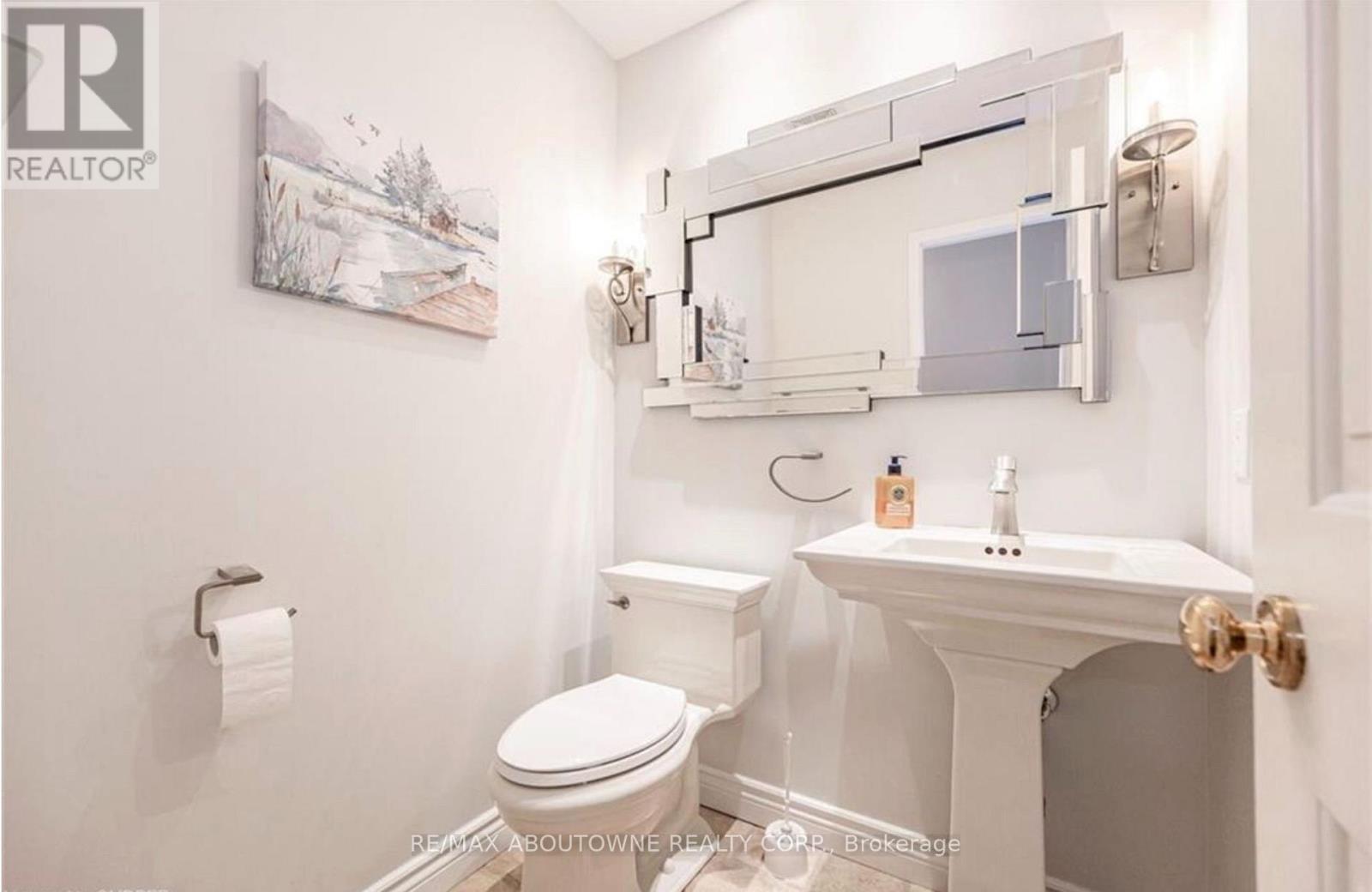 500 Blenheim Crescent Property Photo 21