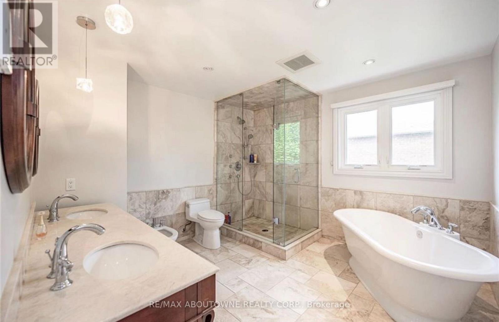 500 Blenheim Crescent Property Photo 24