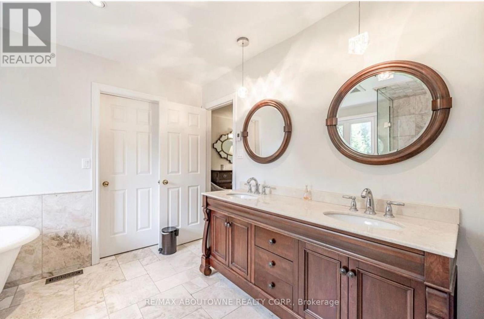 500 Blenheim Crescent Property Photo 25