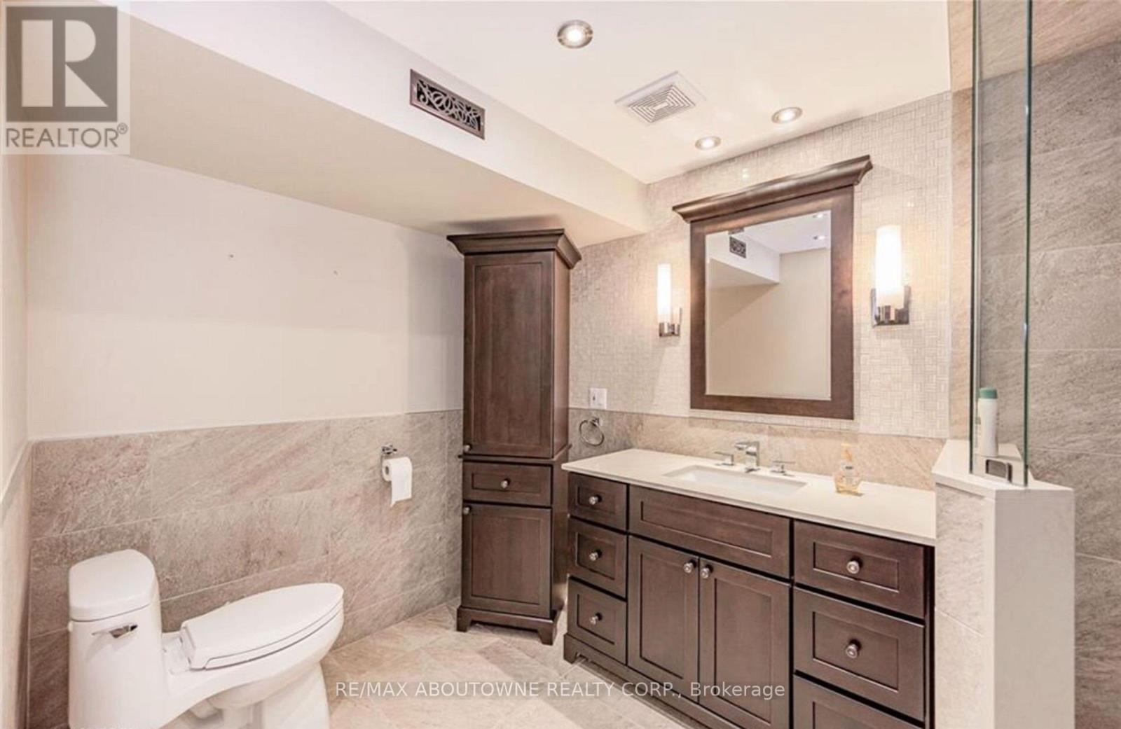 500 Blenheim Crescent Property Photo 38