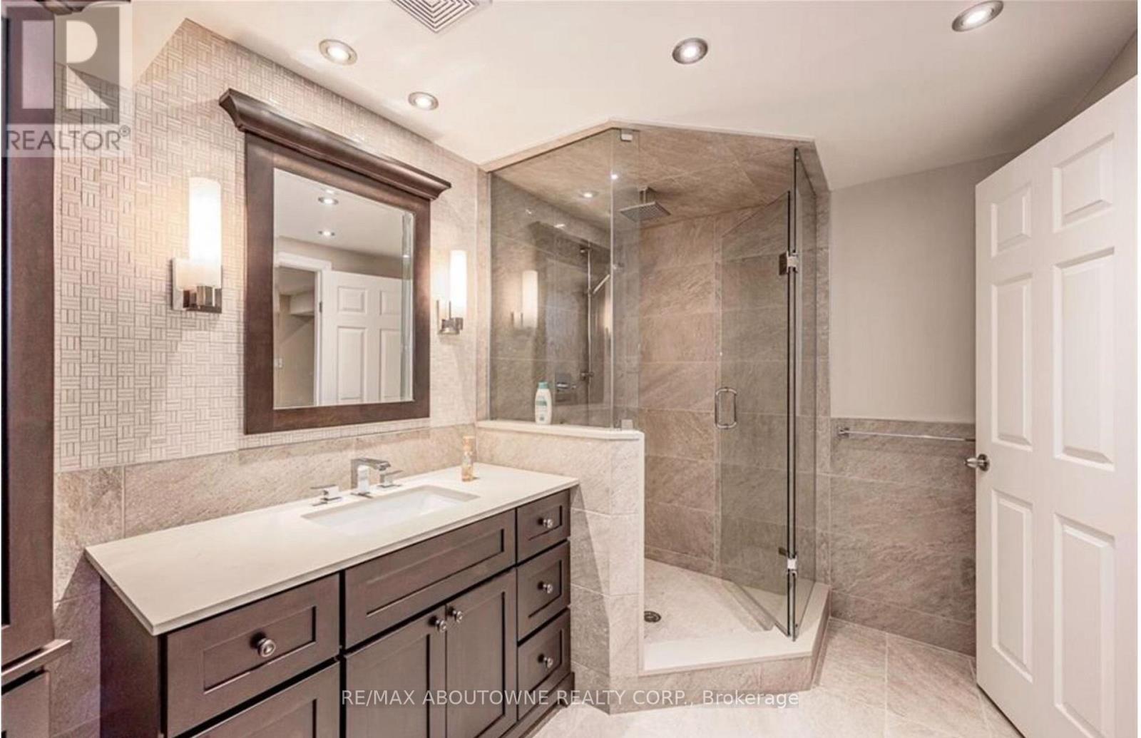 500 Blenheim Crescent Property Photo 39