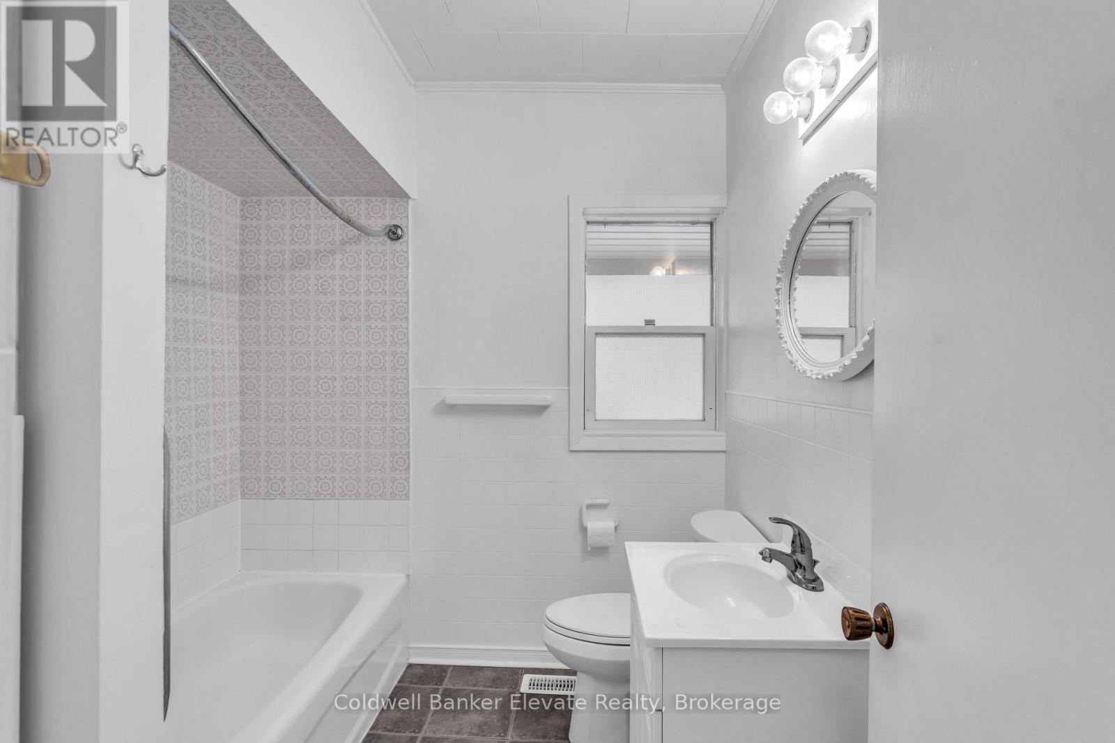 127 Main Street S Property Photo 13