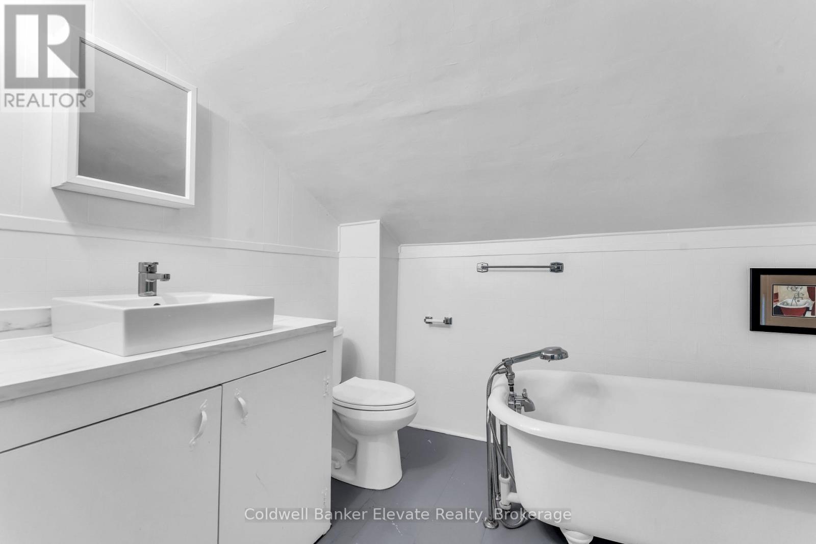 127 Main Street S Property Photo 17
