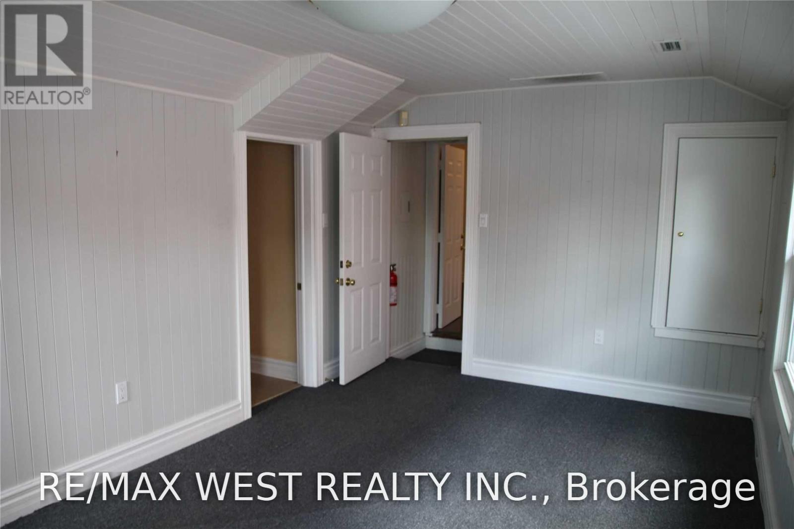 104 - 191 Lakeshore Road E Property Photo 3