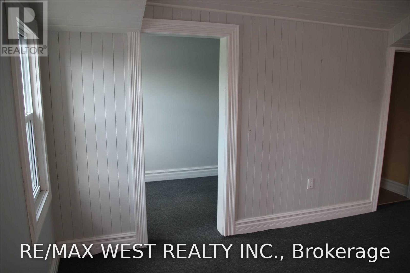 104 - 191 Lakeshore Road E Property Photo 4