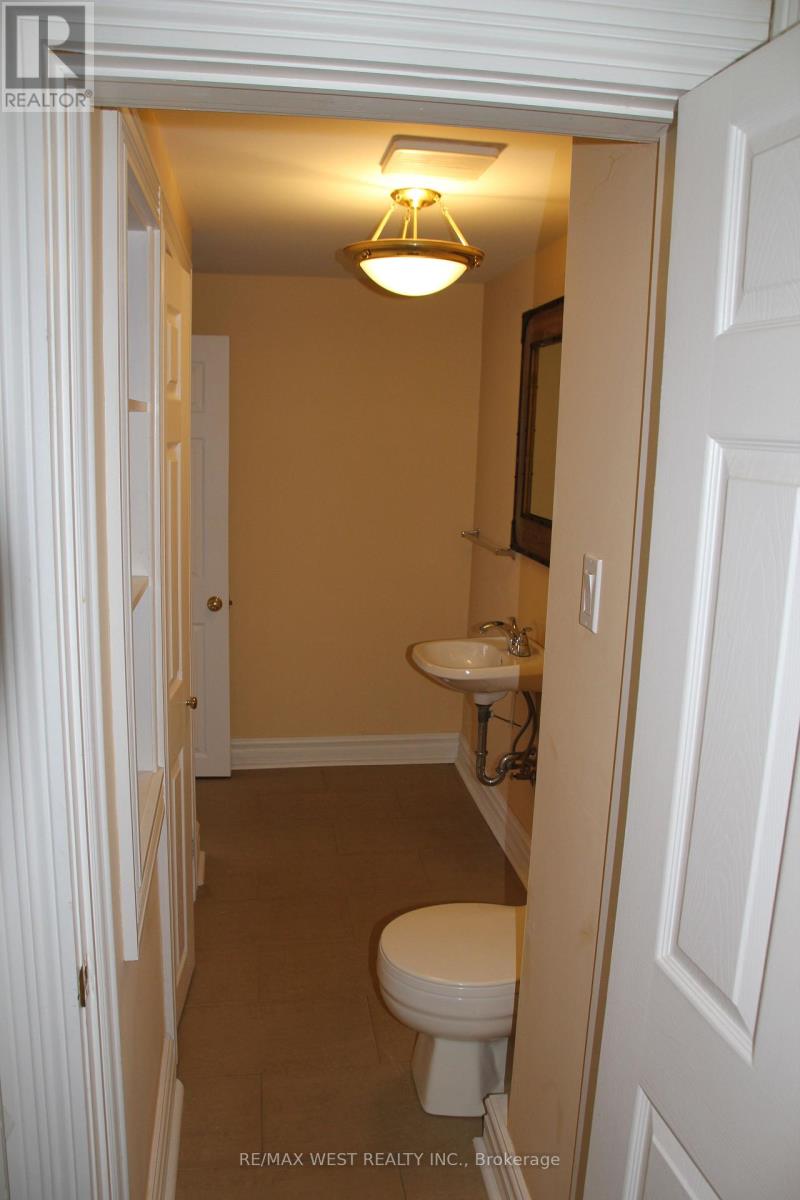104 - 191 Lakeshore Road E Property Photo 6