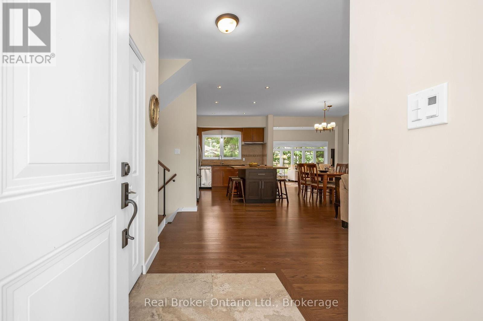 285 Surrey Drive Property Photo 4