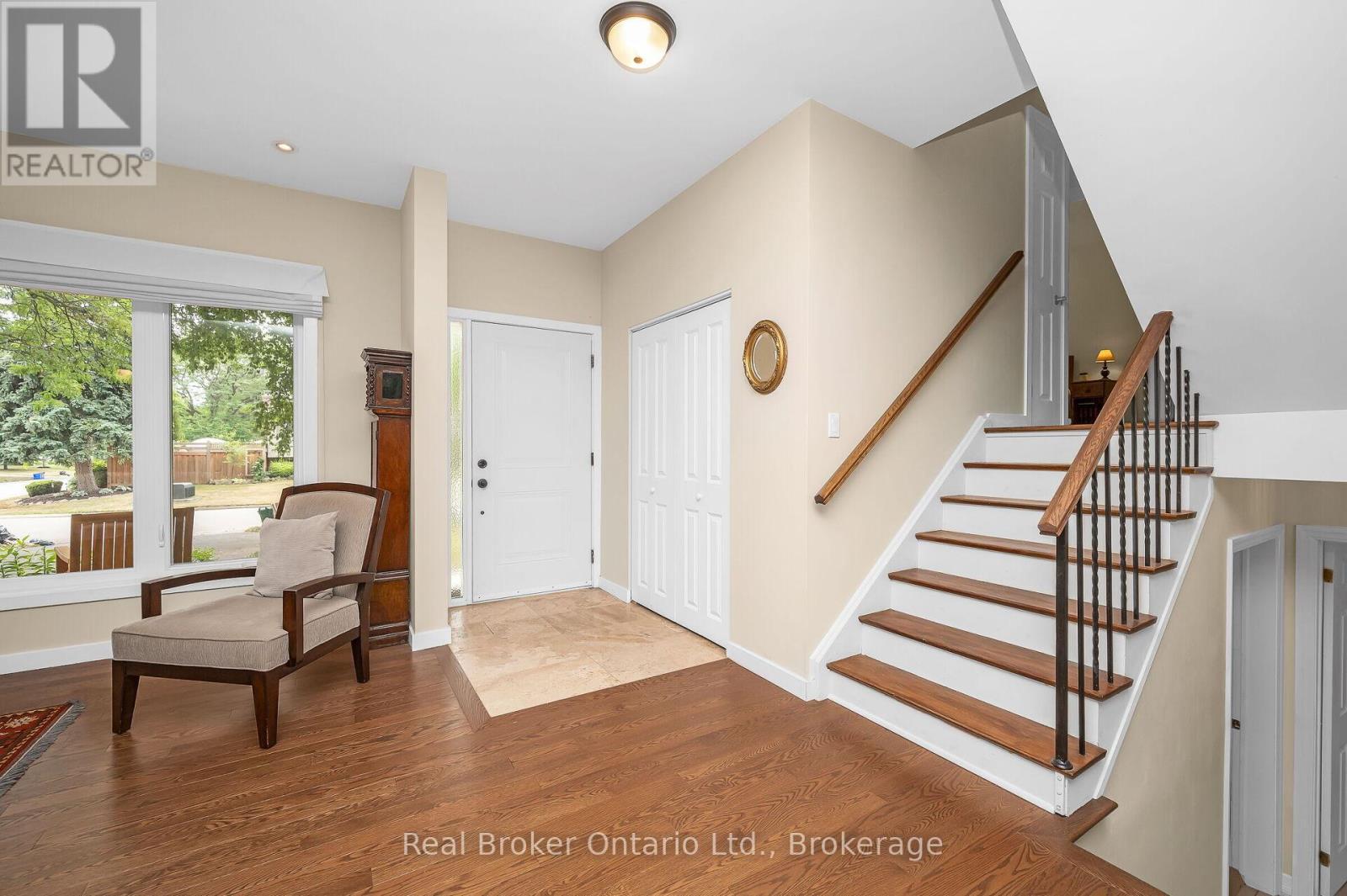 285 Surrey Drive Property Photo 5