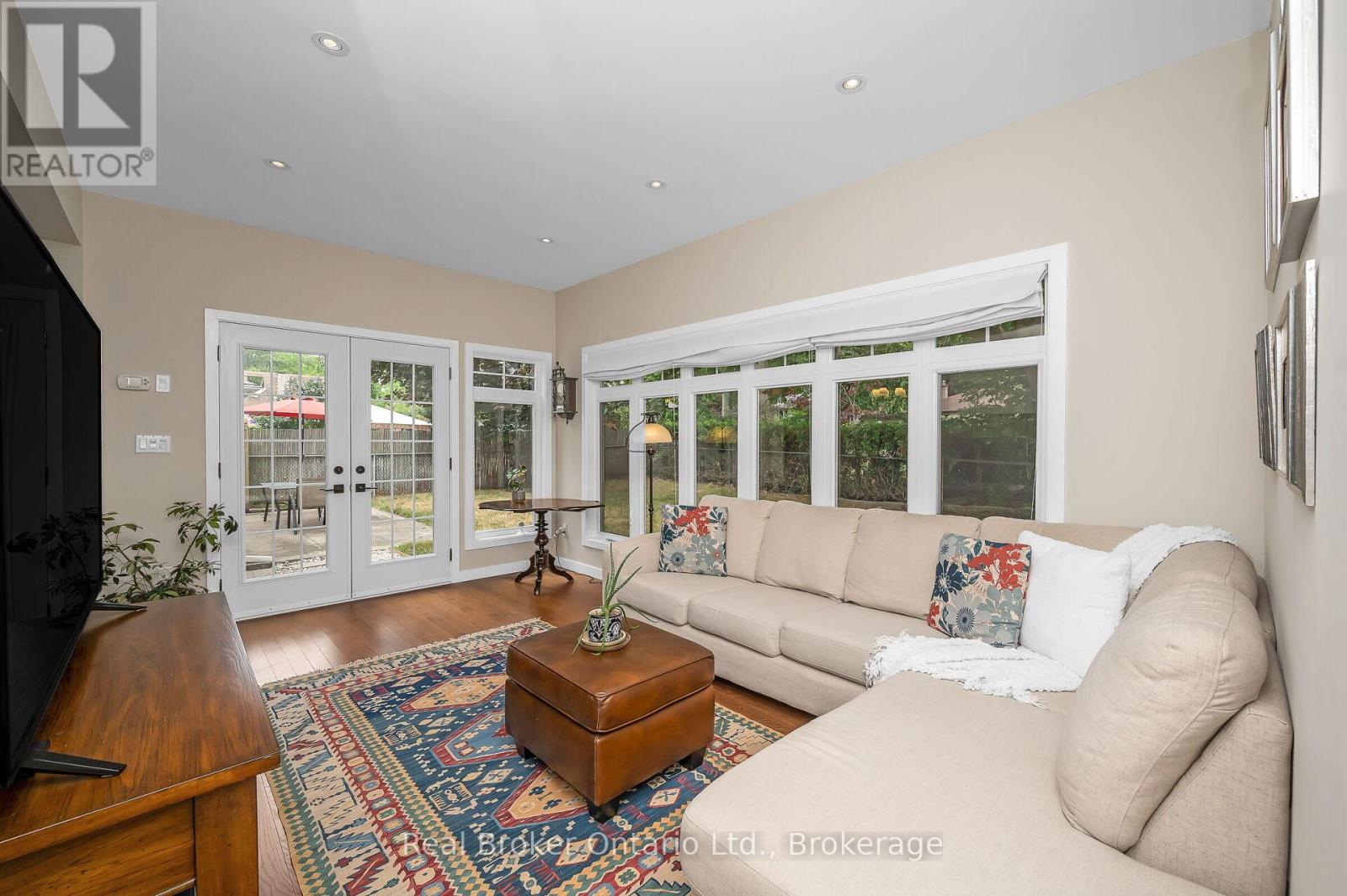 285 Surrey Drive Property Photo 16