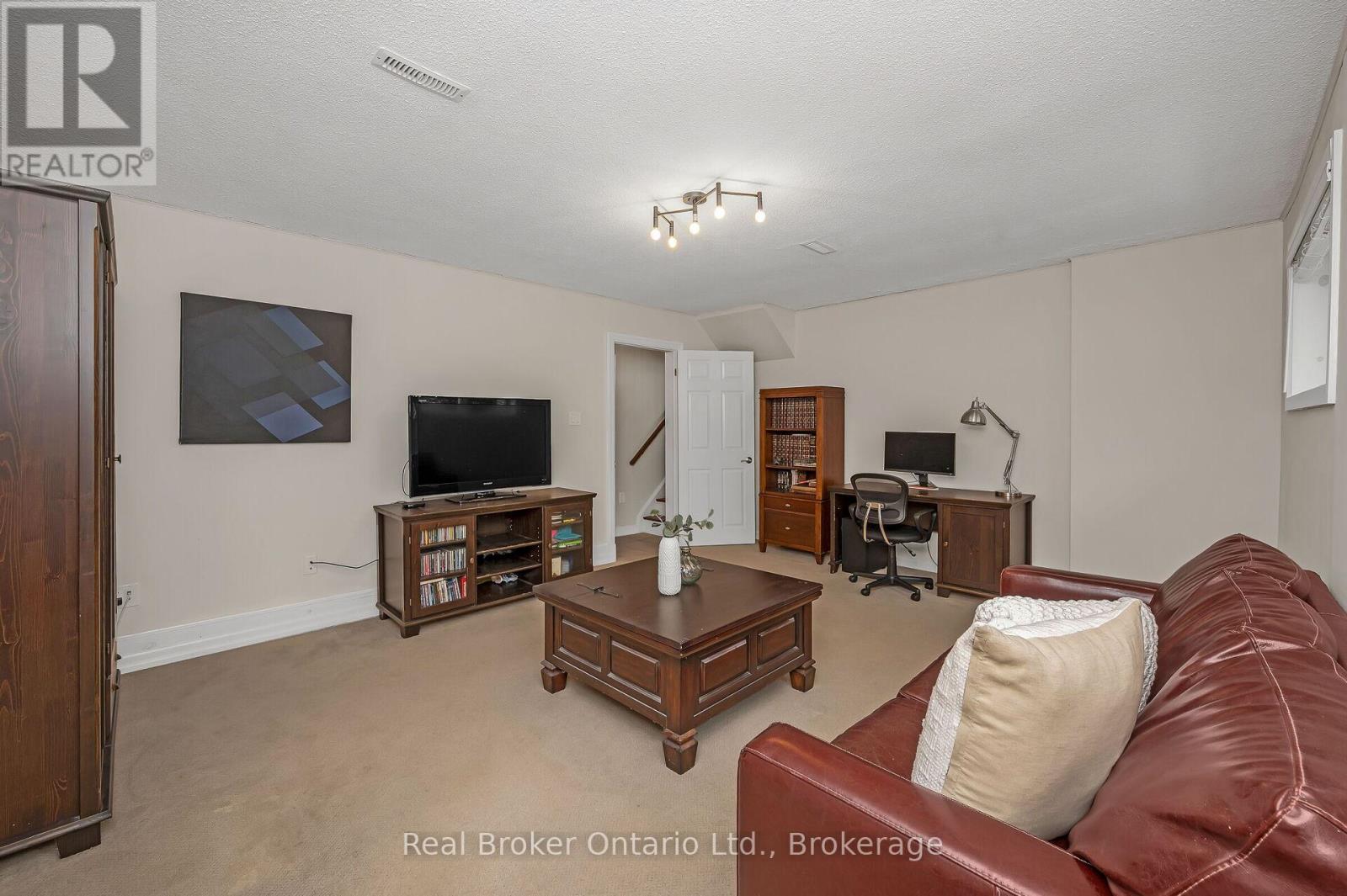 285 Surrey Drive Property Photo 20