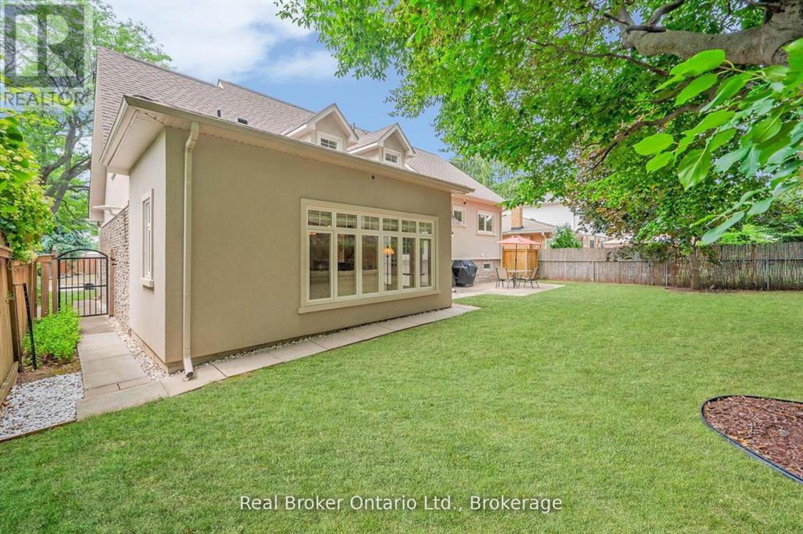 285 Surrey Drive Property Photo 41
