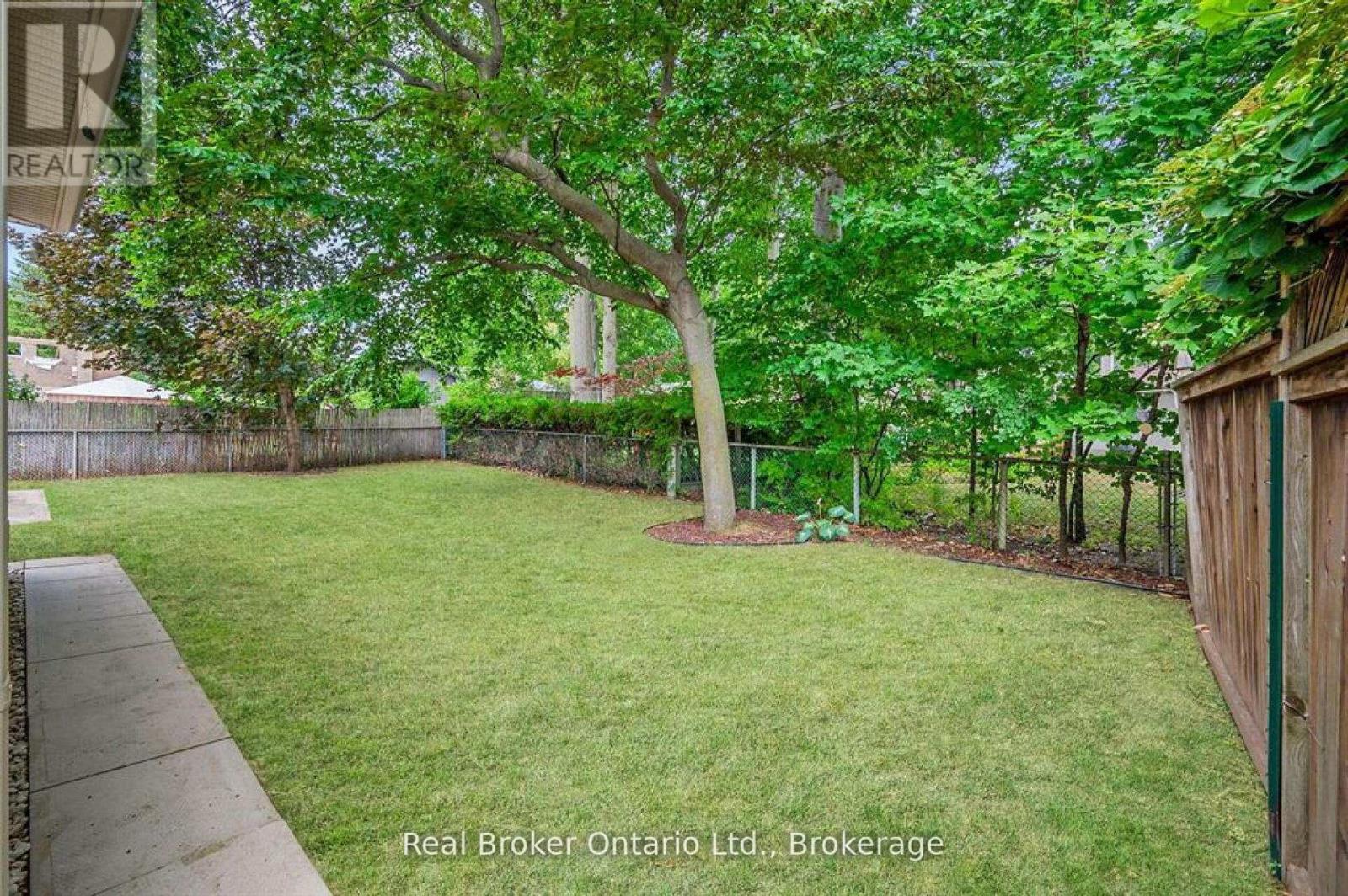 285 Surrey Drive Property Photo 42
