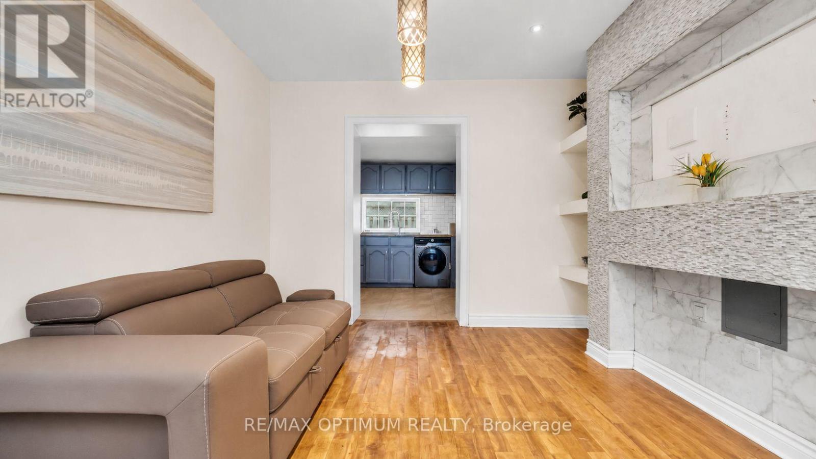 59 Railroad Street Property Photo 4