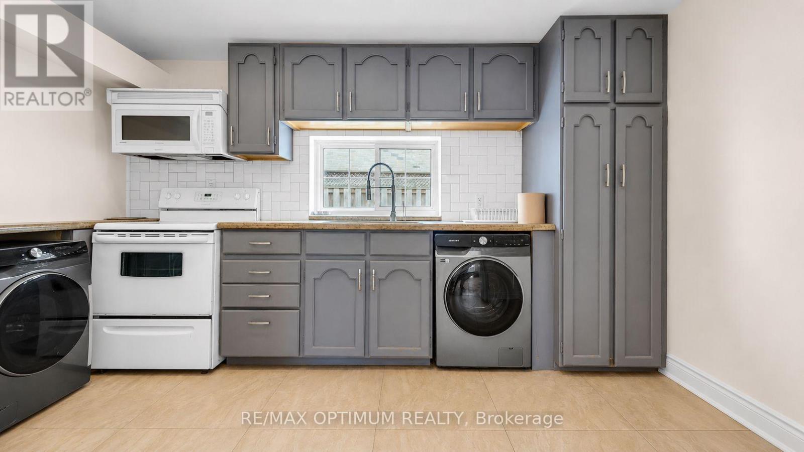 59 Railroad Street Property Photo 5