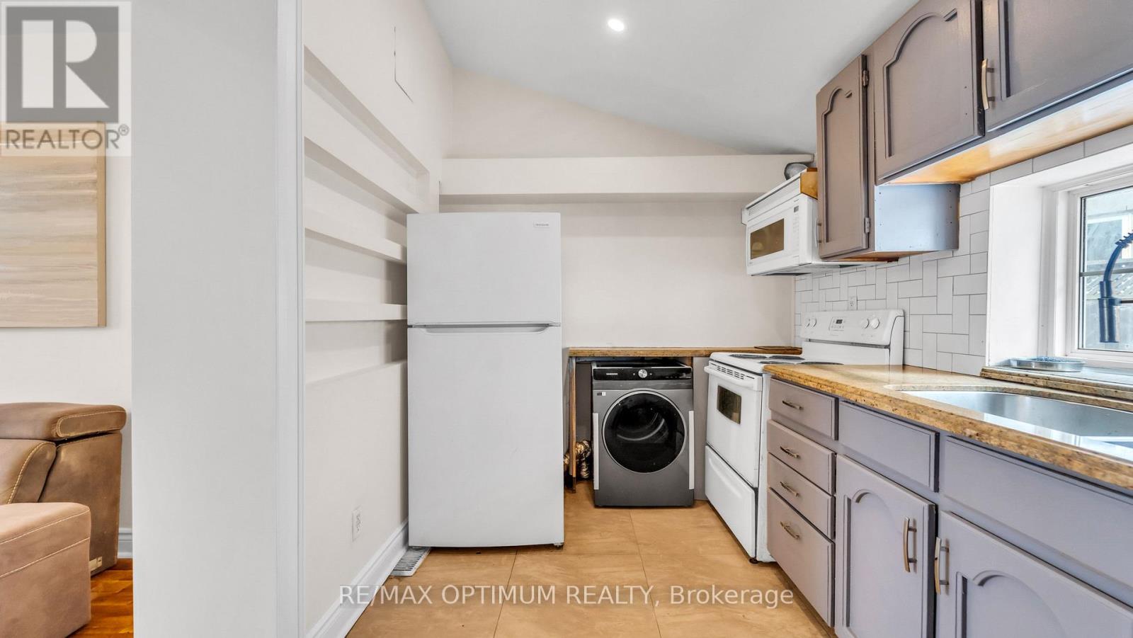 59 Railroad Street Property Photo 6