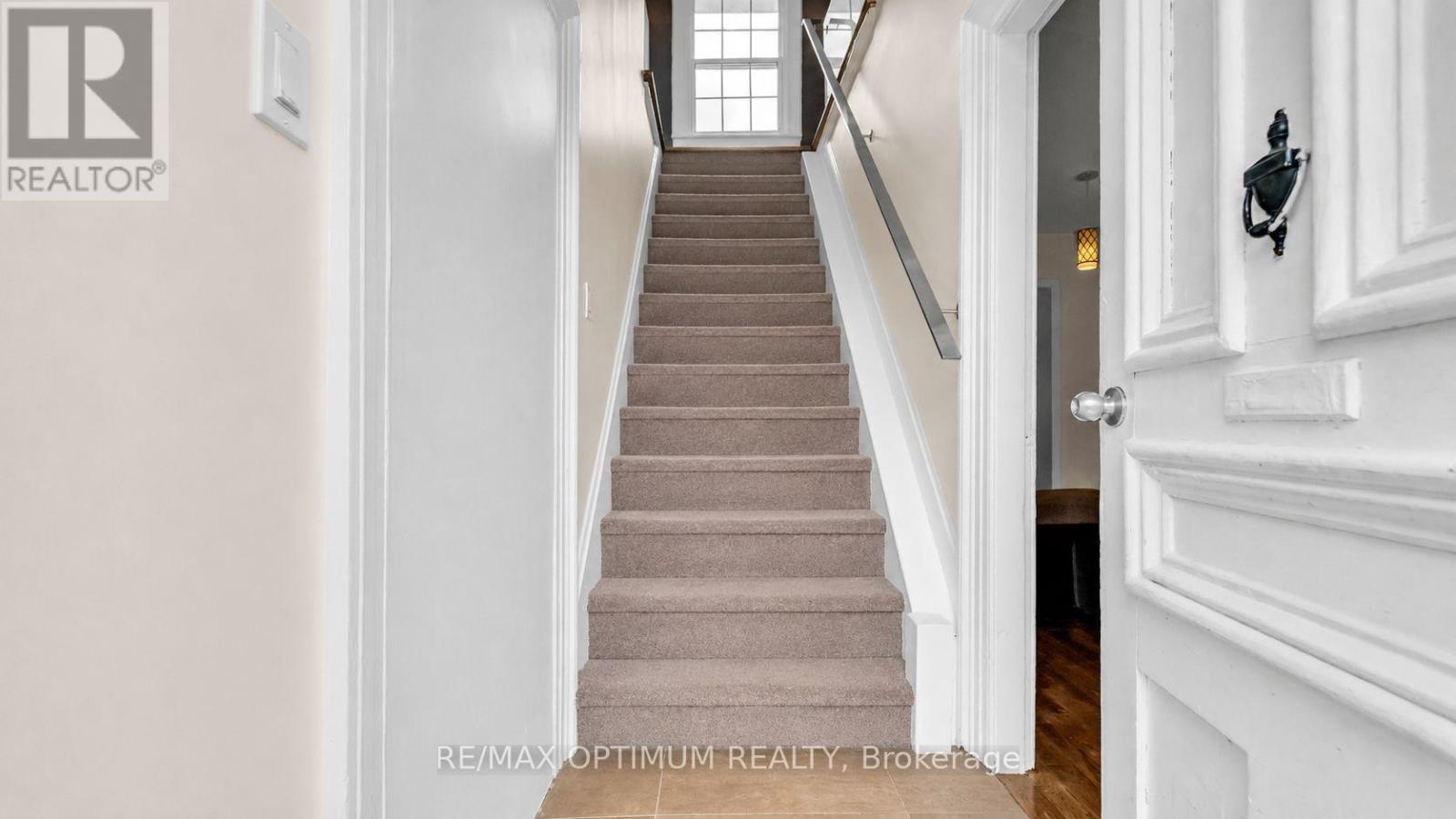 59 Railroad Street Property Photo 8