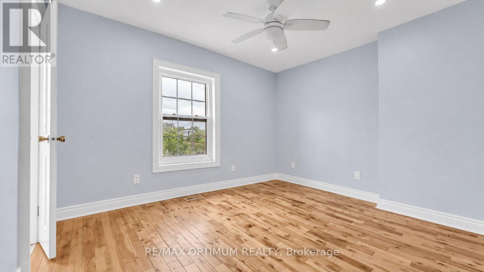 59 Railroad Street Property Photo 14