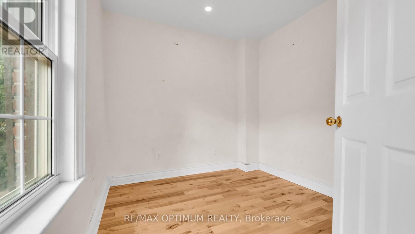 59 Railroad Street Property Photo 15