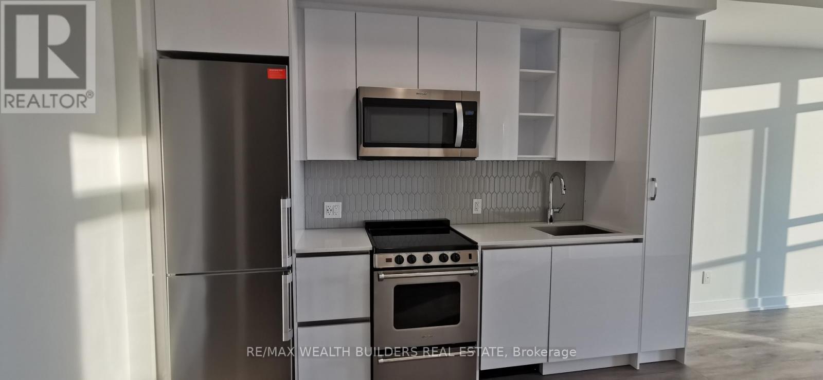 620 - 251 MANITOBA STREET Property Photo 1