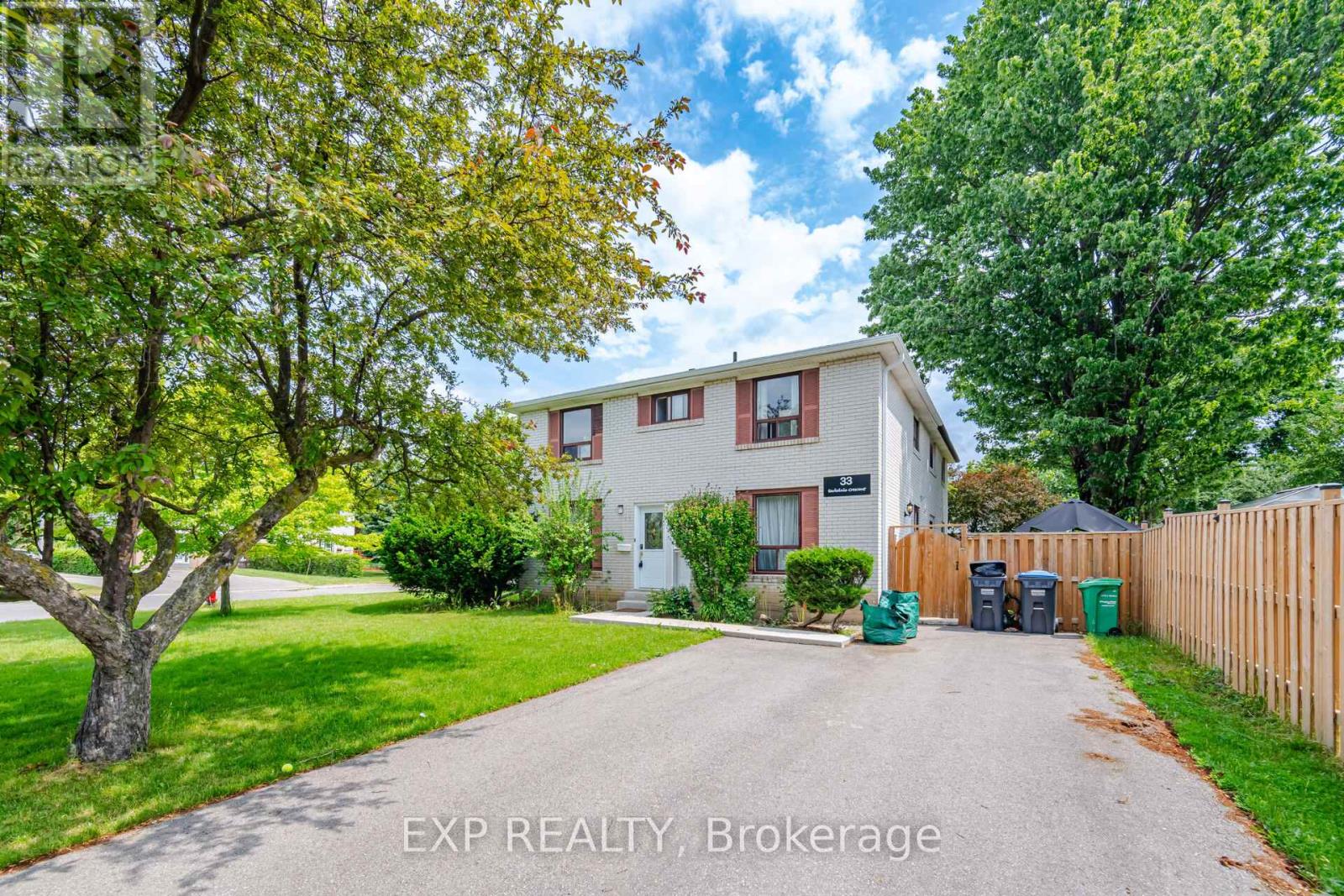 33 EARLSDALE CRESCENT