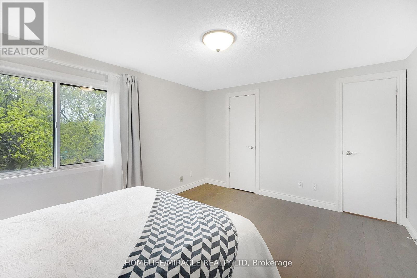 32 - 4165 Fieldgate Drive Property Photo 22