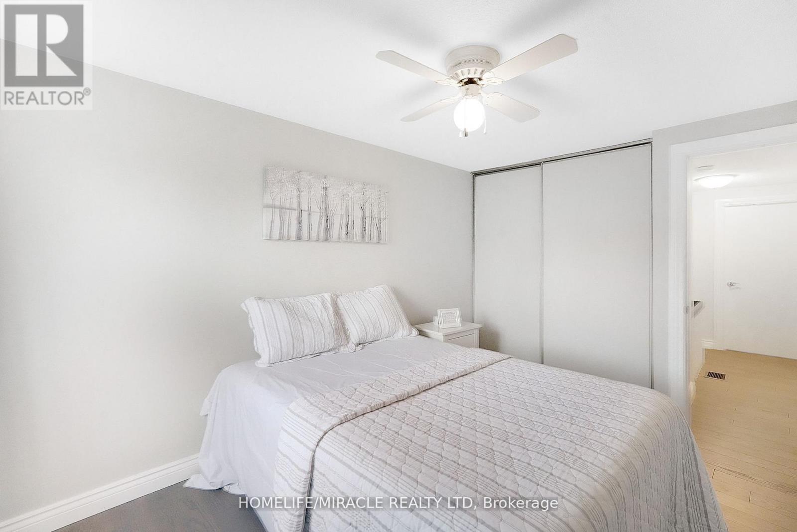 32 - 4165 Fieldgate Drive Property Photo 26