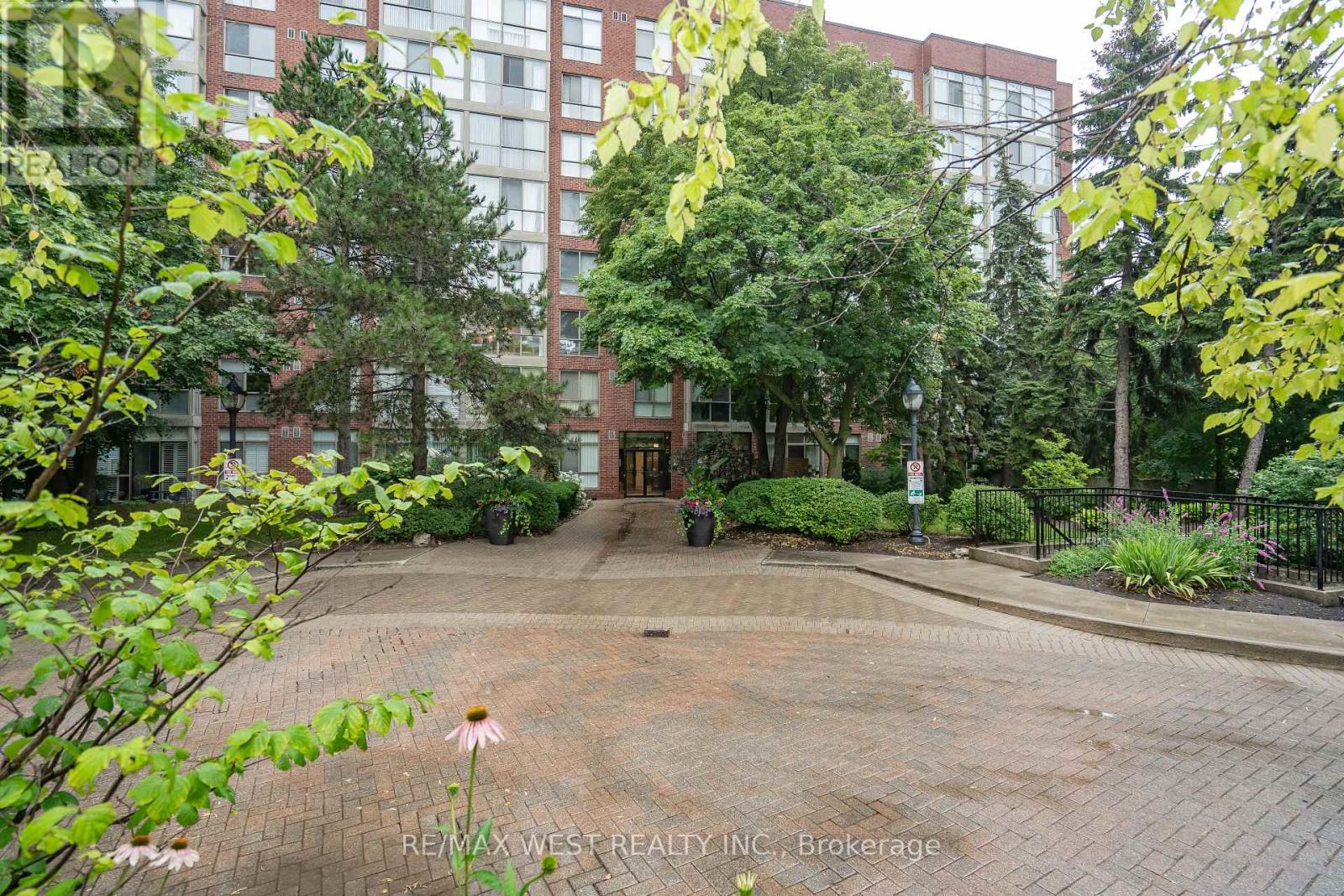 749 - 24 SOUTHPORT STREET Property Photo 1