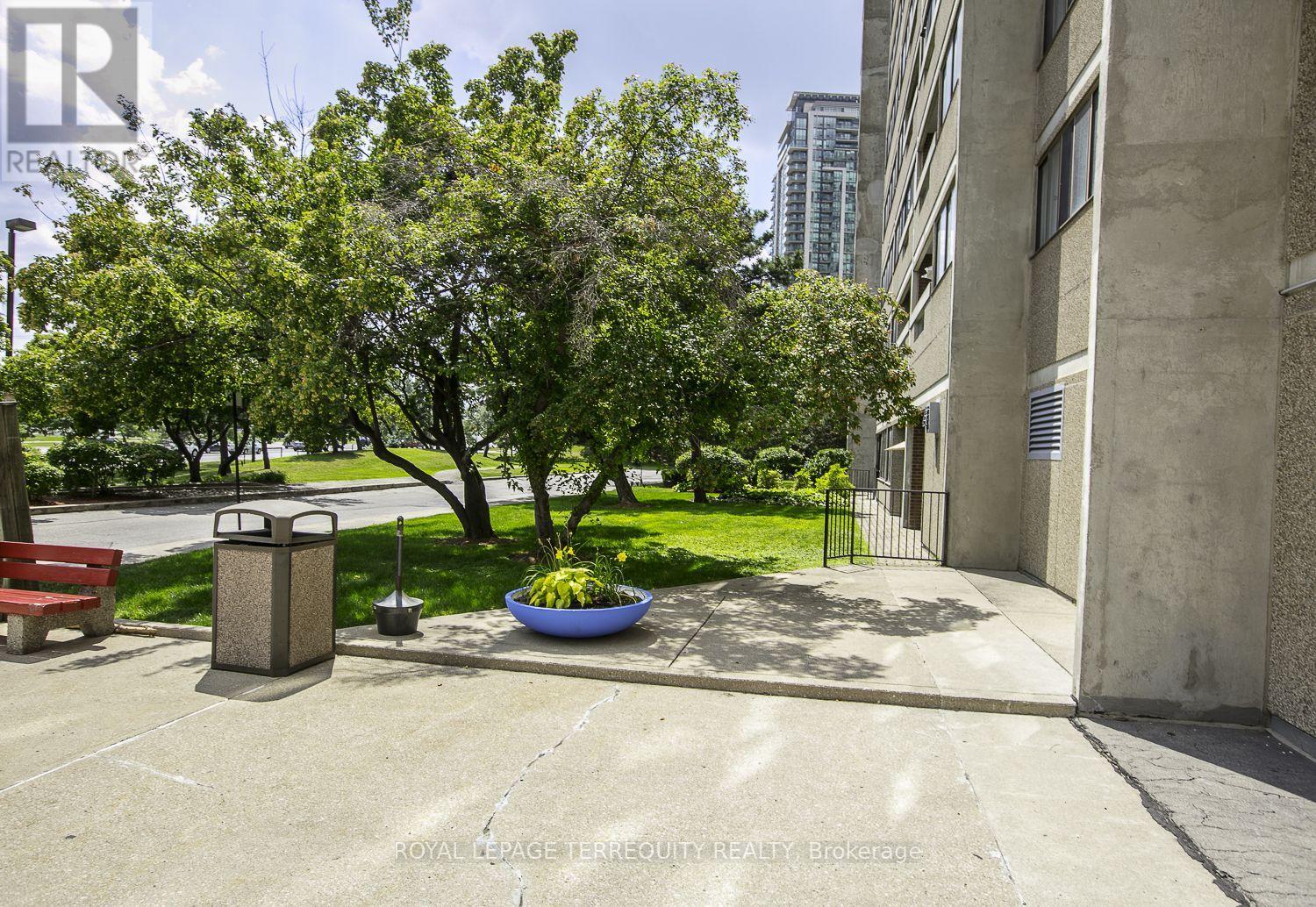 604 - 50 Elm Drive E Property Photo 5