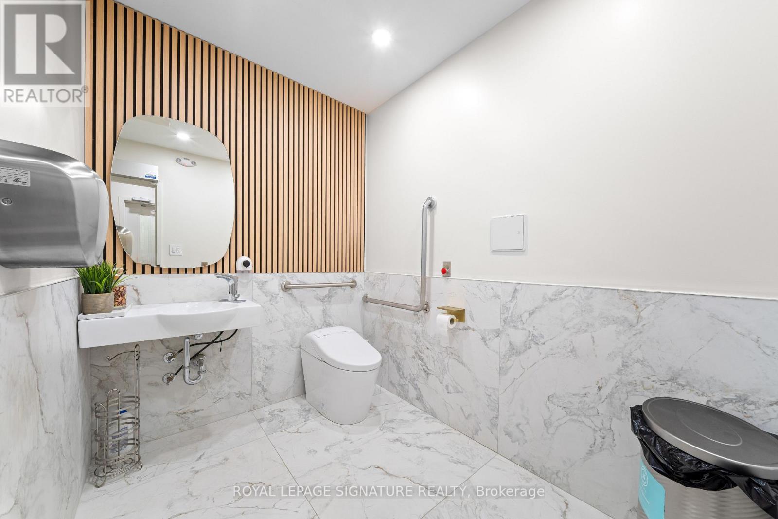 29 - 6461 Mayfield Road Property Photo 10