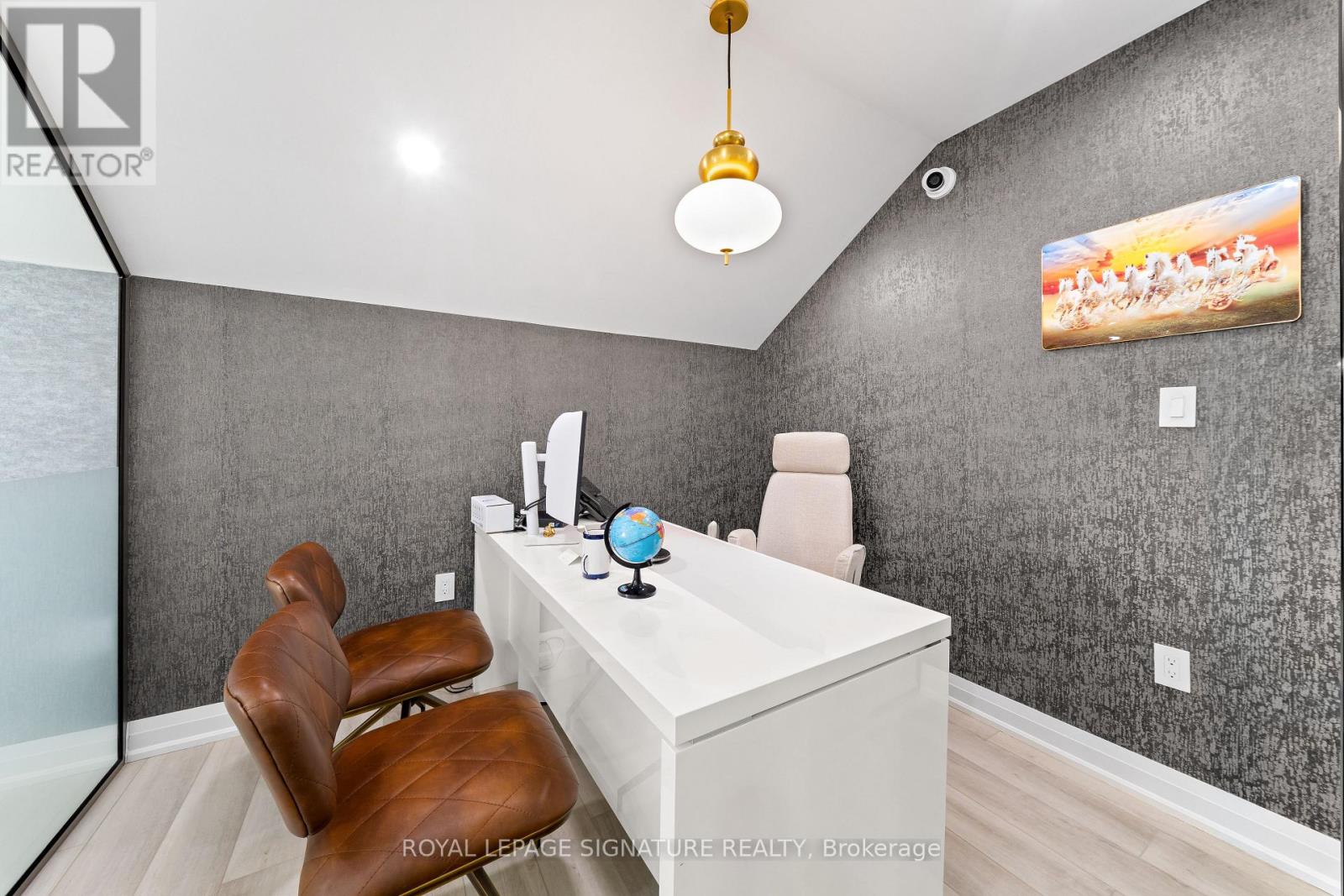 29 - 6461 Mayfield Road Property Photo 15