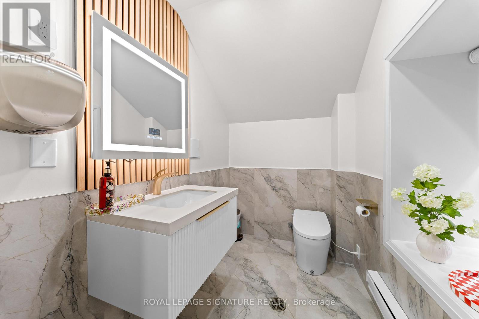 29 - 6461 Mayfield Road Property Photo 18