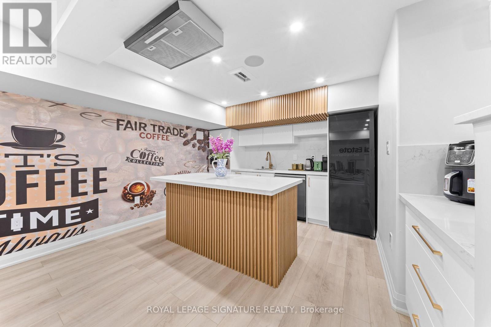 29 - 6461 Mayfield Road Property Photo 21