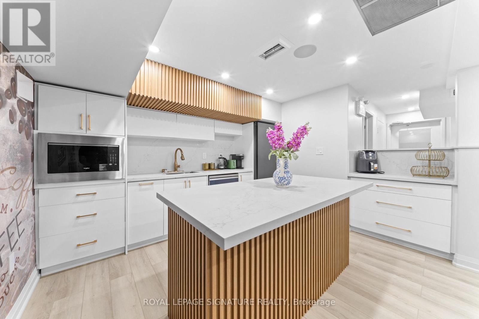 29 - 6461 Mayfield Road Property Photo 22