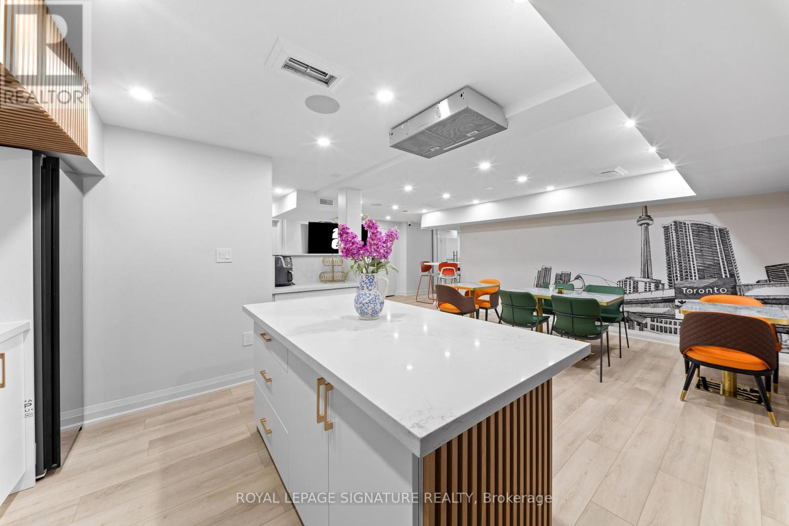 29 - 6461 Mayfield Road Property Photo 24