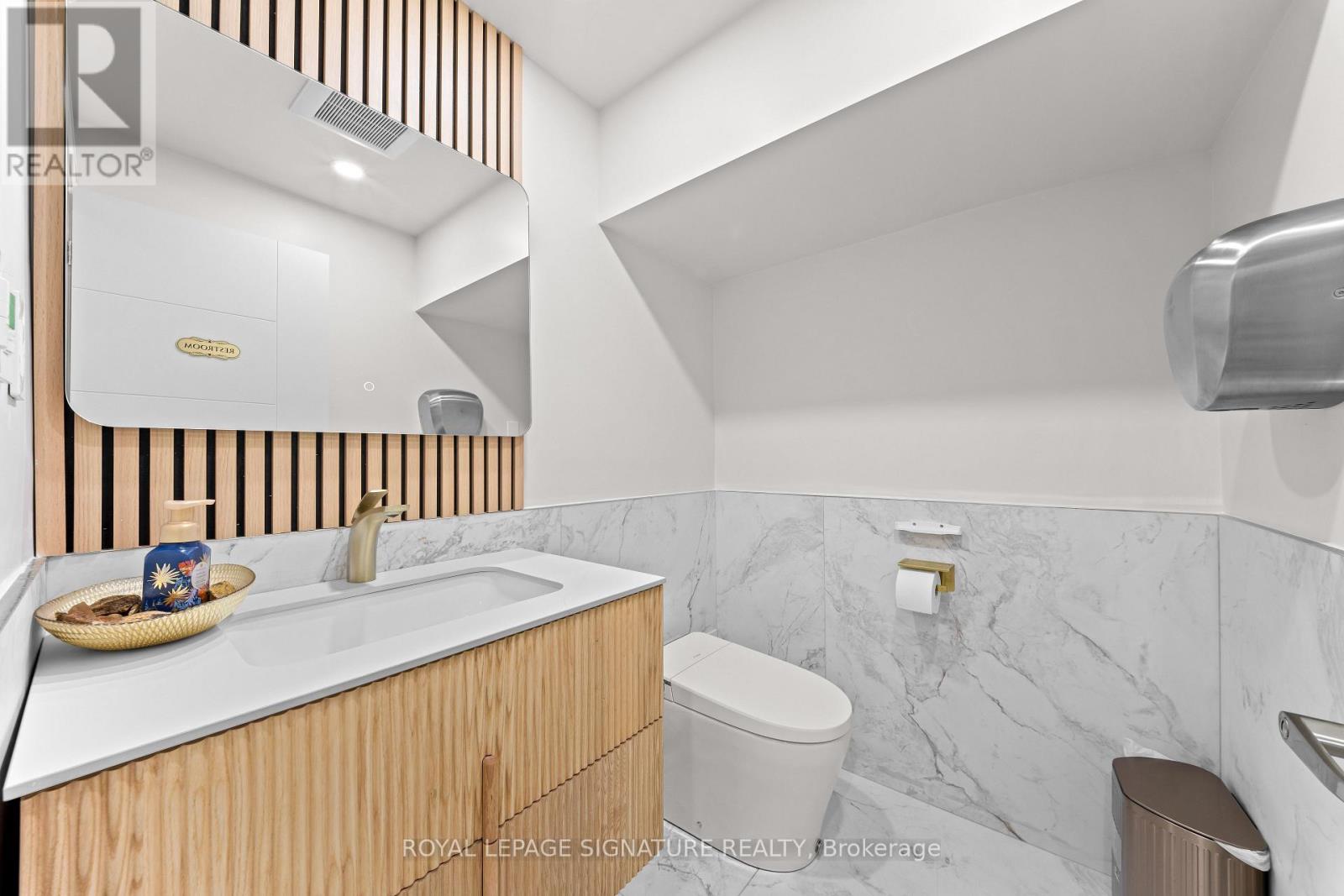 29 - 6461 Mayfield Road Property Photo 28