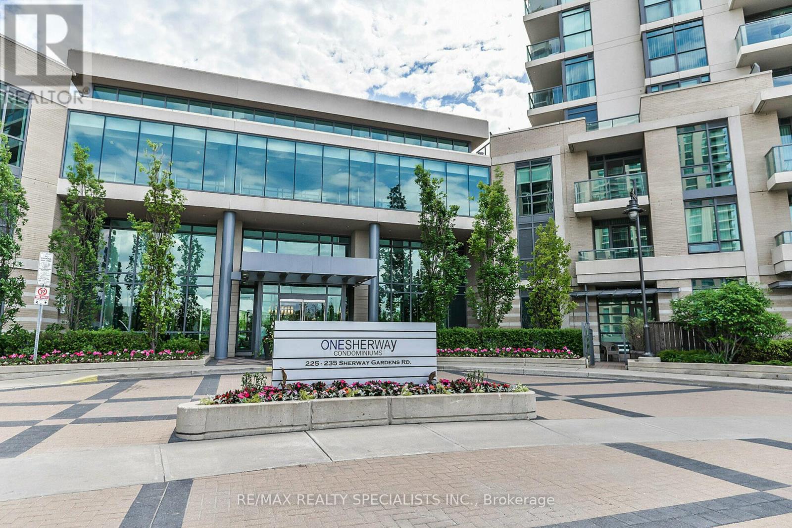 1609 - 235 Sherway Gardens Road Property Photo 1