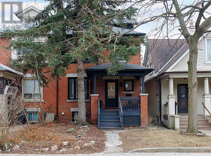 3RD FL - 23 RADFORD AVENUE