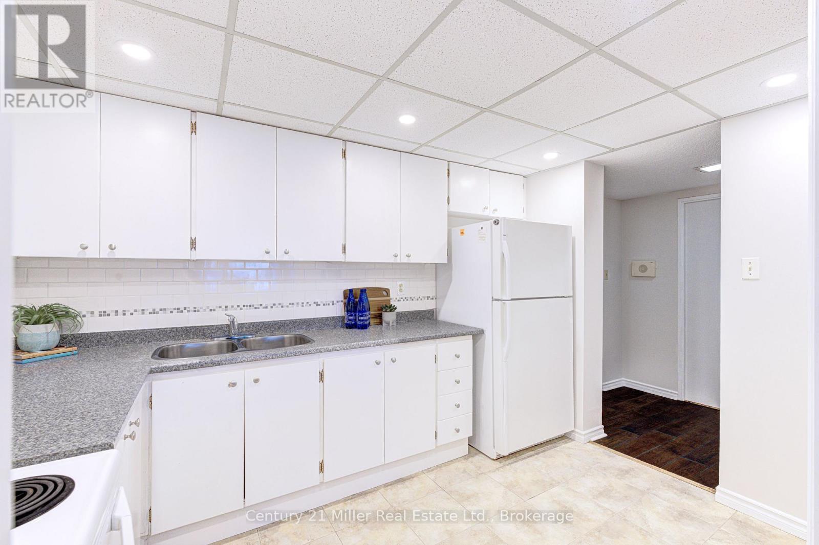 304 - 20 Speers Road Property Photo 17