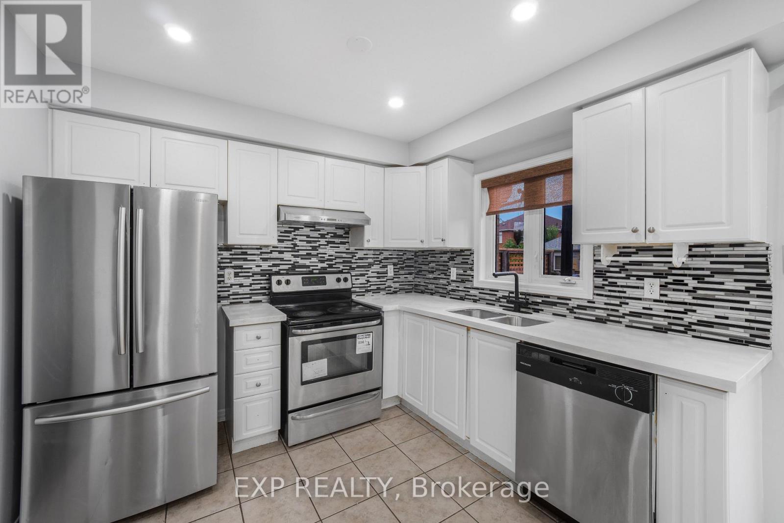 128 Olympia Crescent Property Photo 3