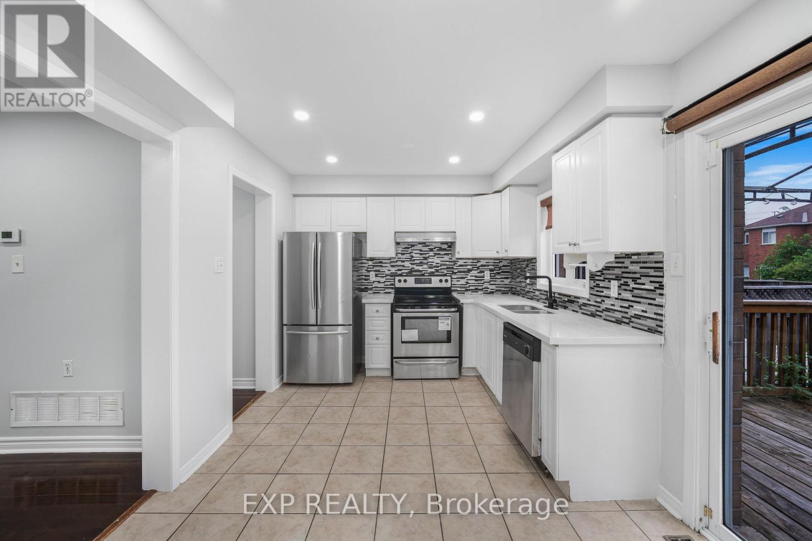 128 Olympia Crescent Property Photo 4