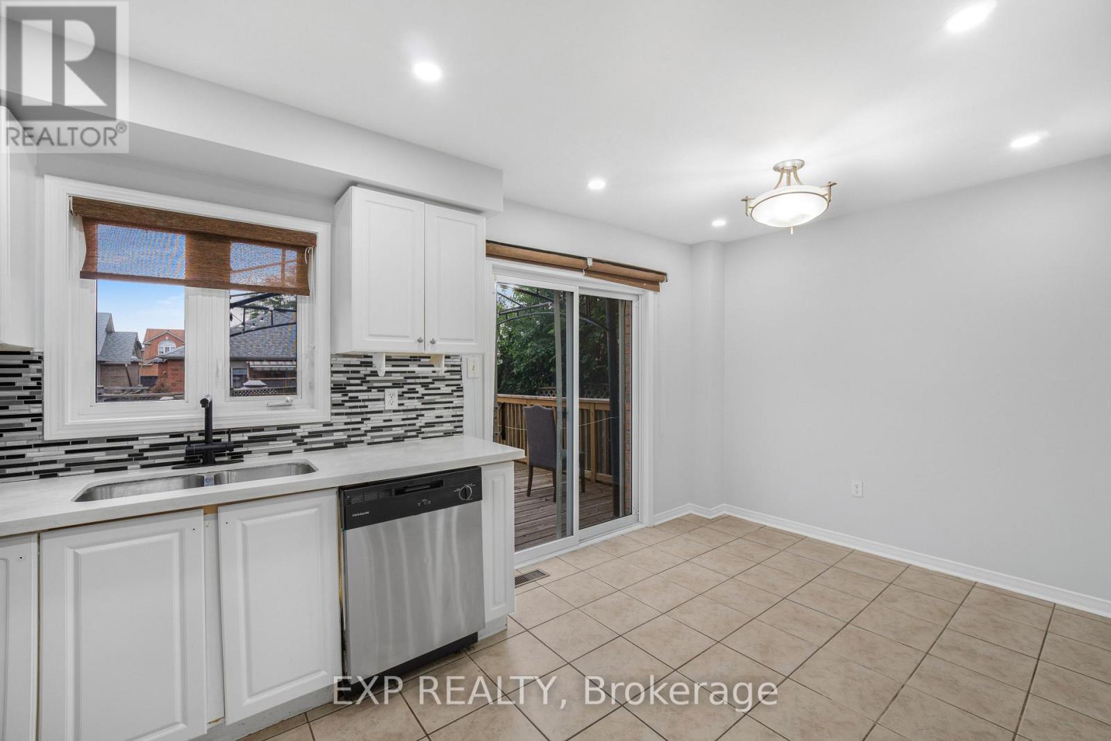 128 Olympia Crescent Property Photo 6