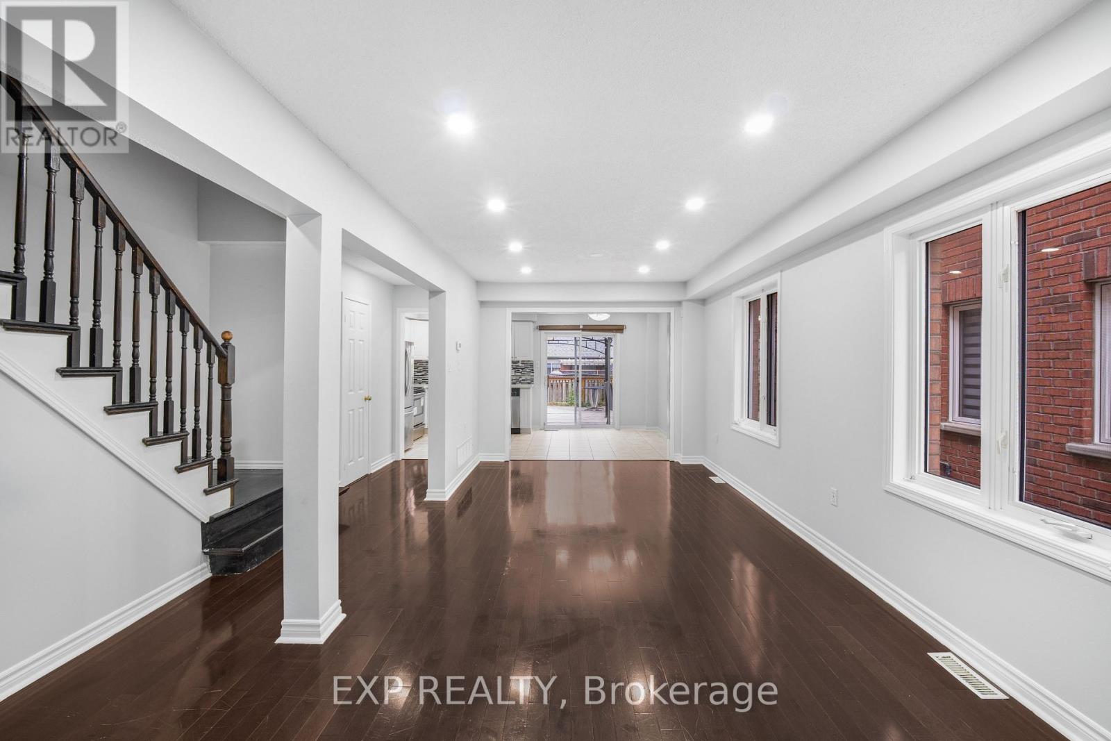 128 Olympia Crescent Property Photo 8