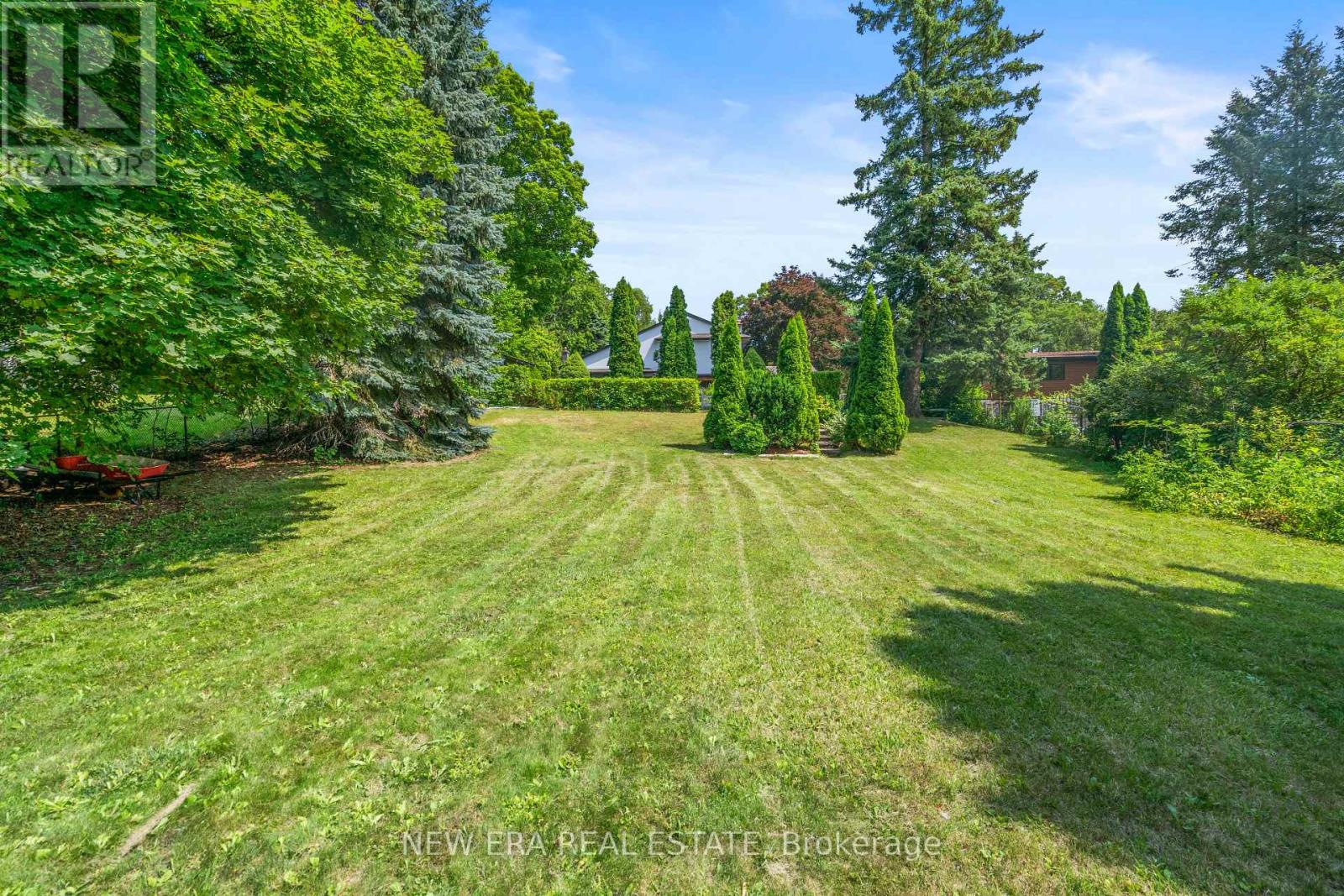 261 Pinetree Way Property Photo 3