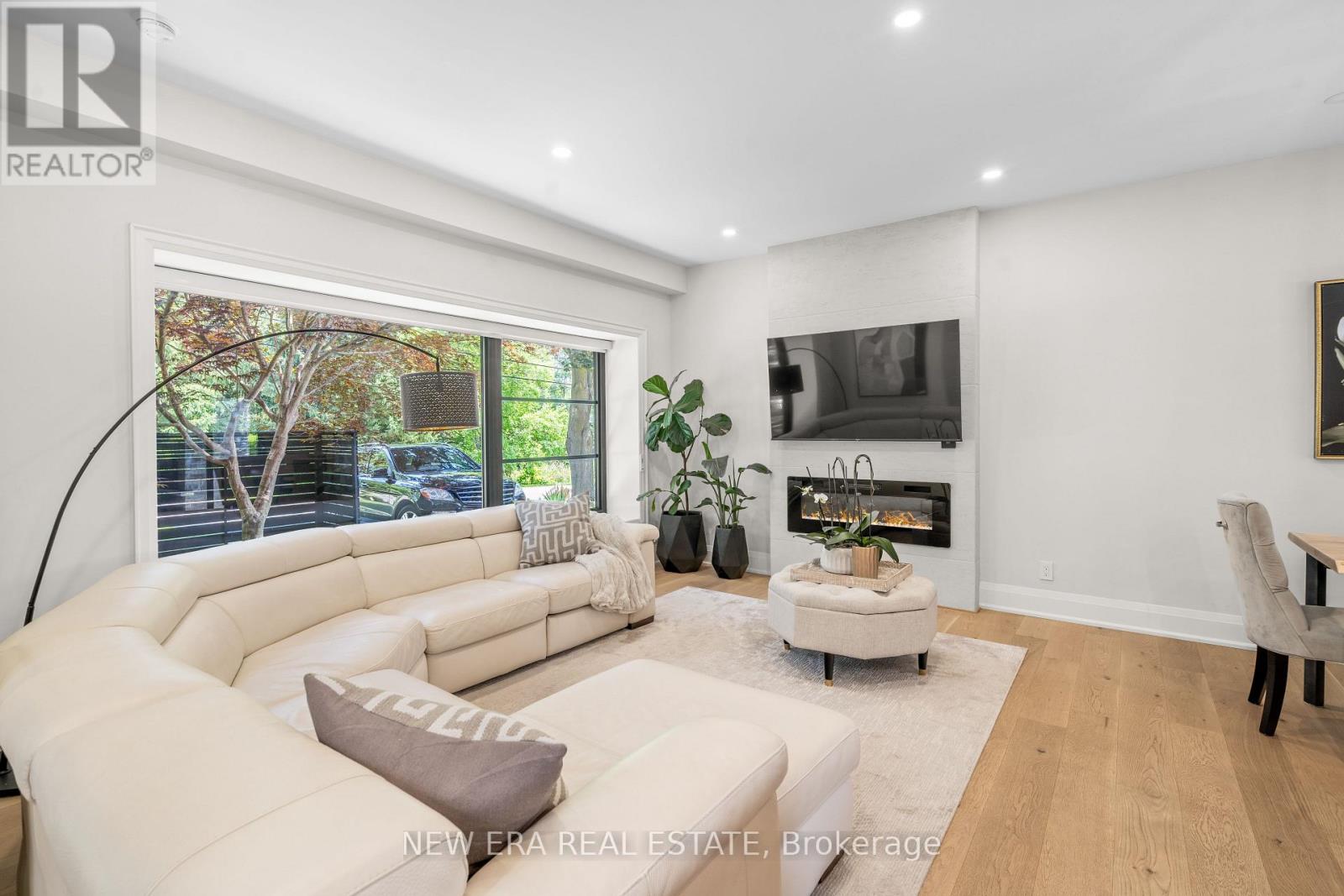 261 Pinetree Way Property Photo 16