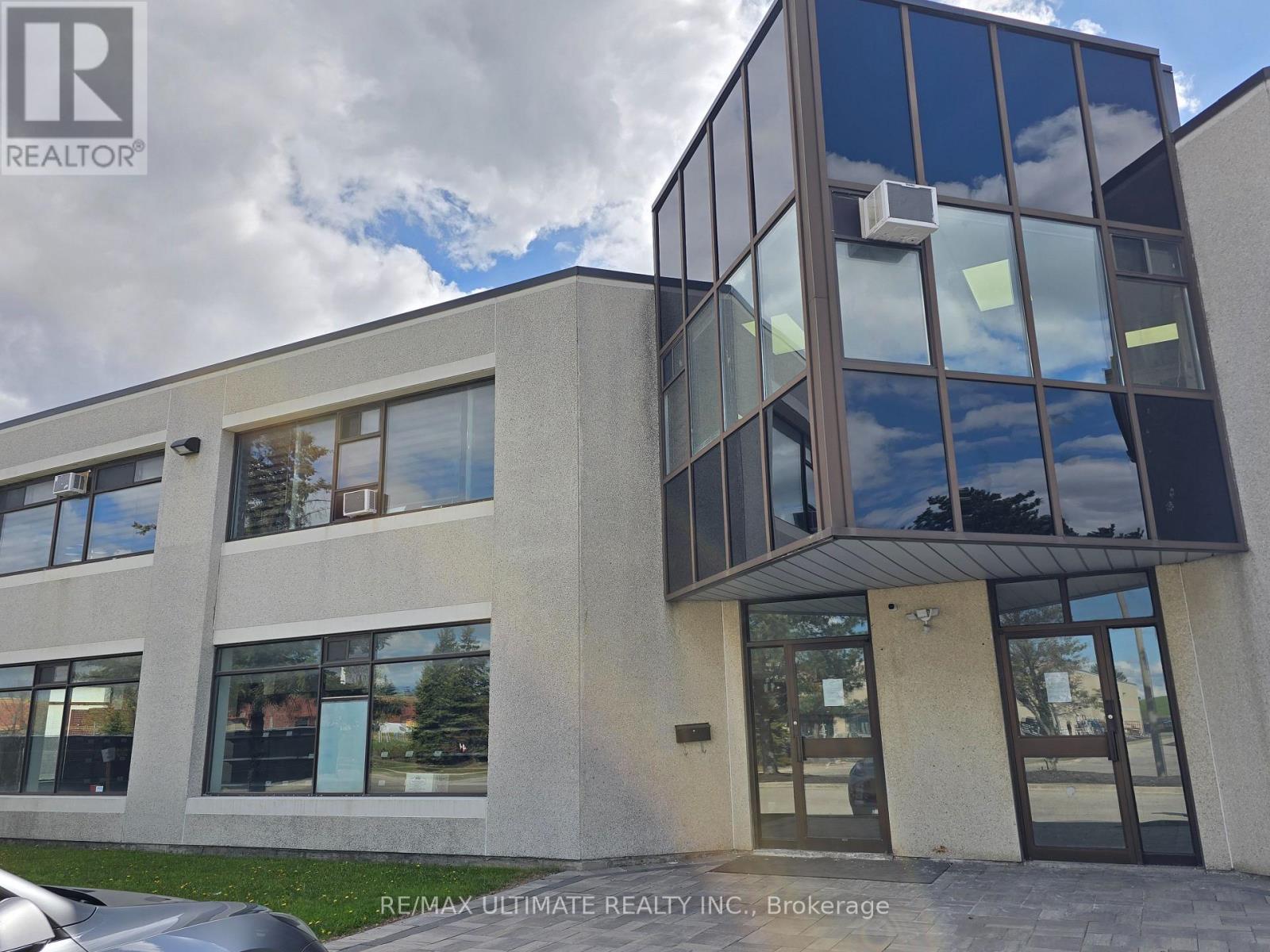 A - 386 Deerhurst Drive Property Photo 3
