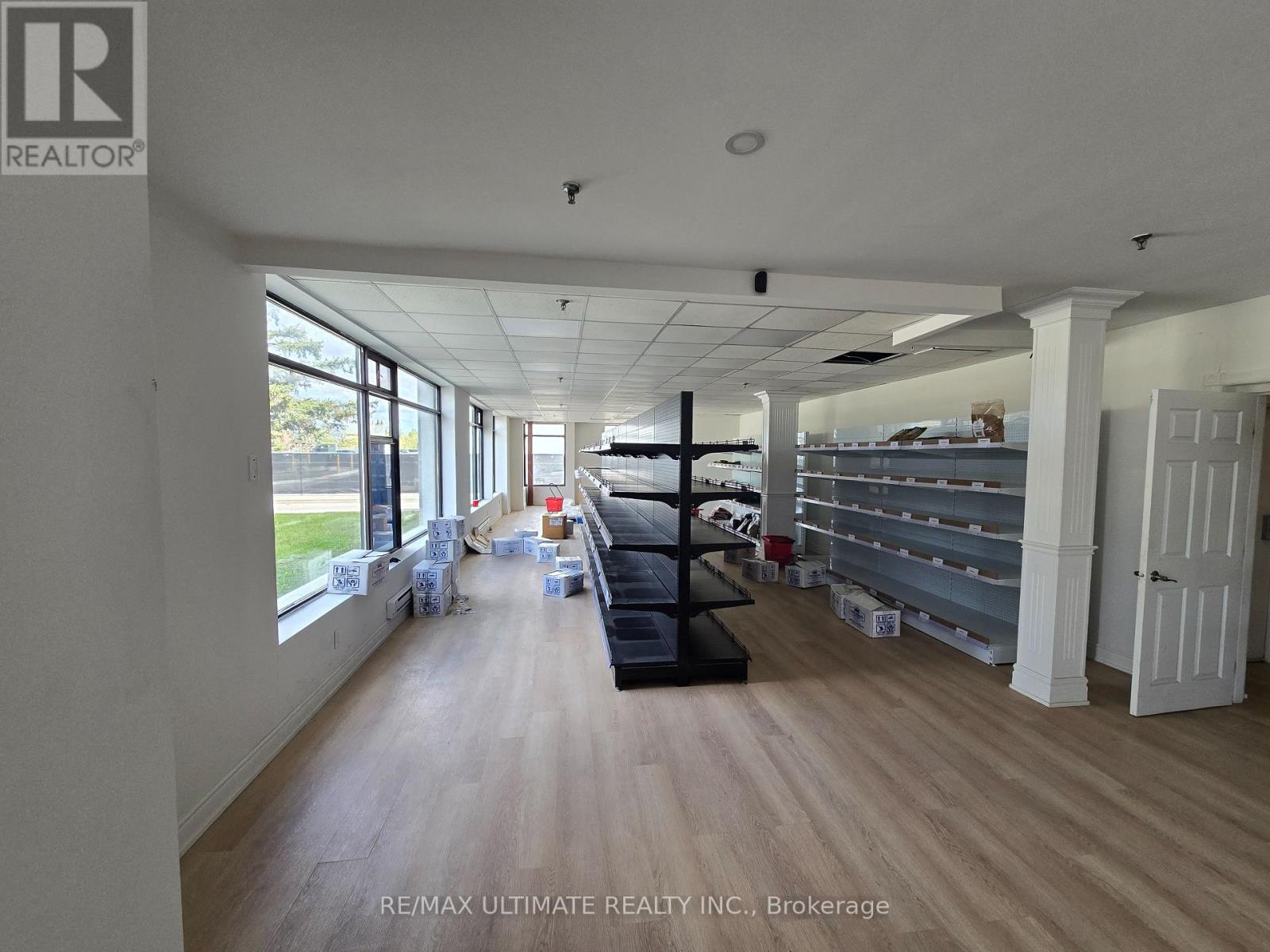 A - 386 Deerhurst Drive Property Photo 8