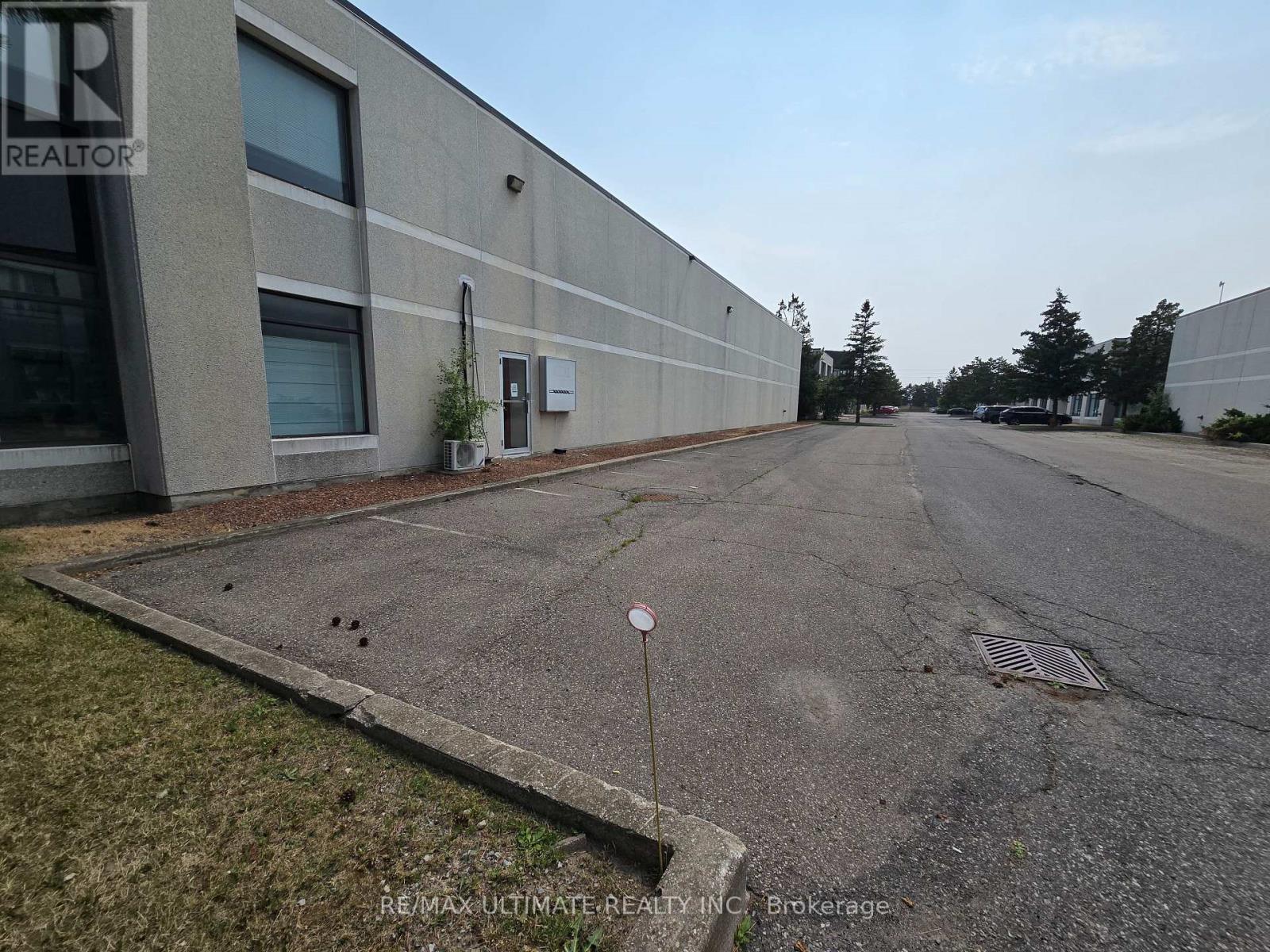 A - 386 Deerhurst Drive Property Photo 15