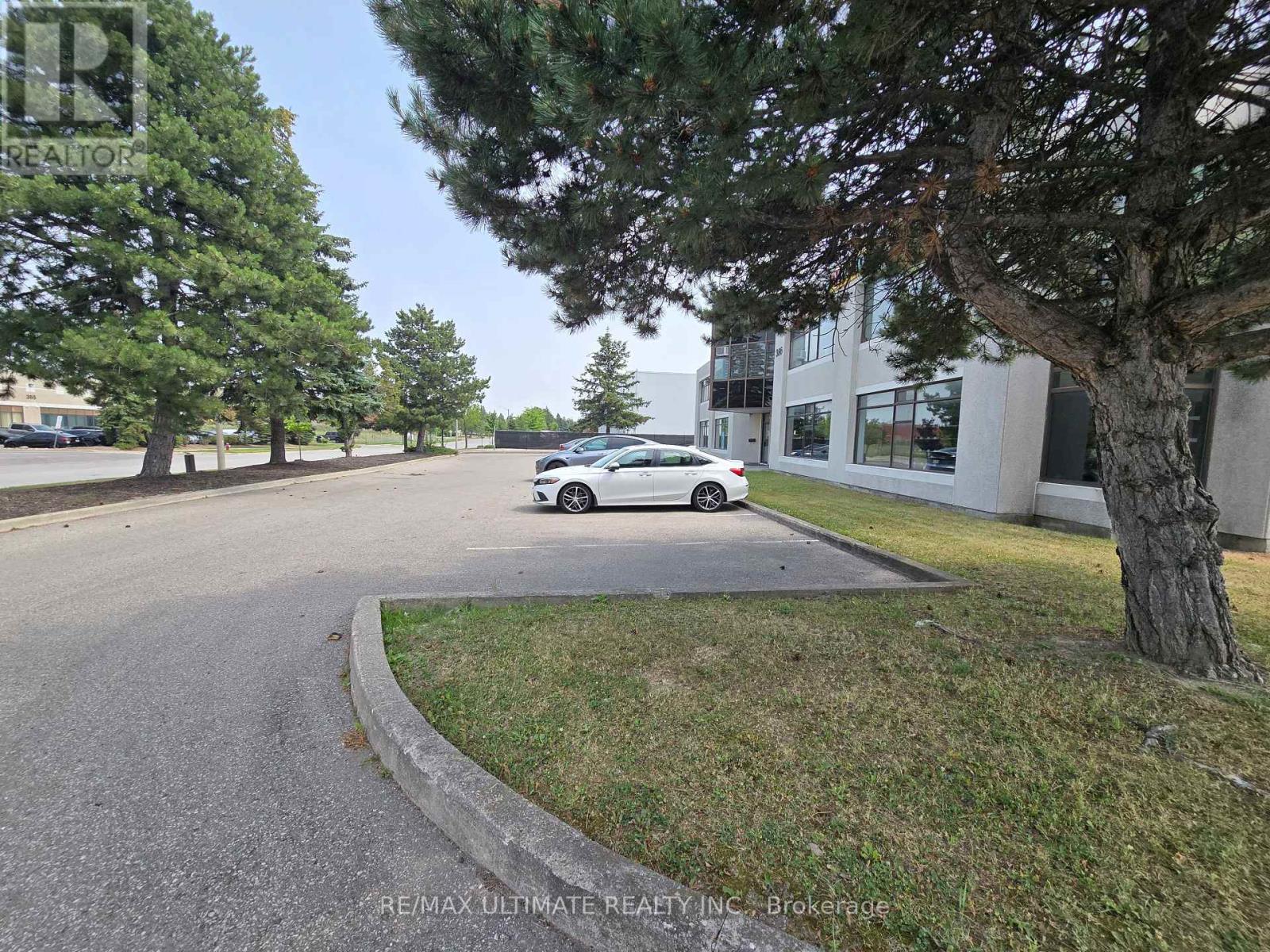 A - 386 Deerhurst Drive Property Photo 16
