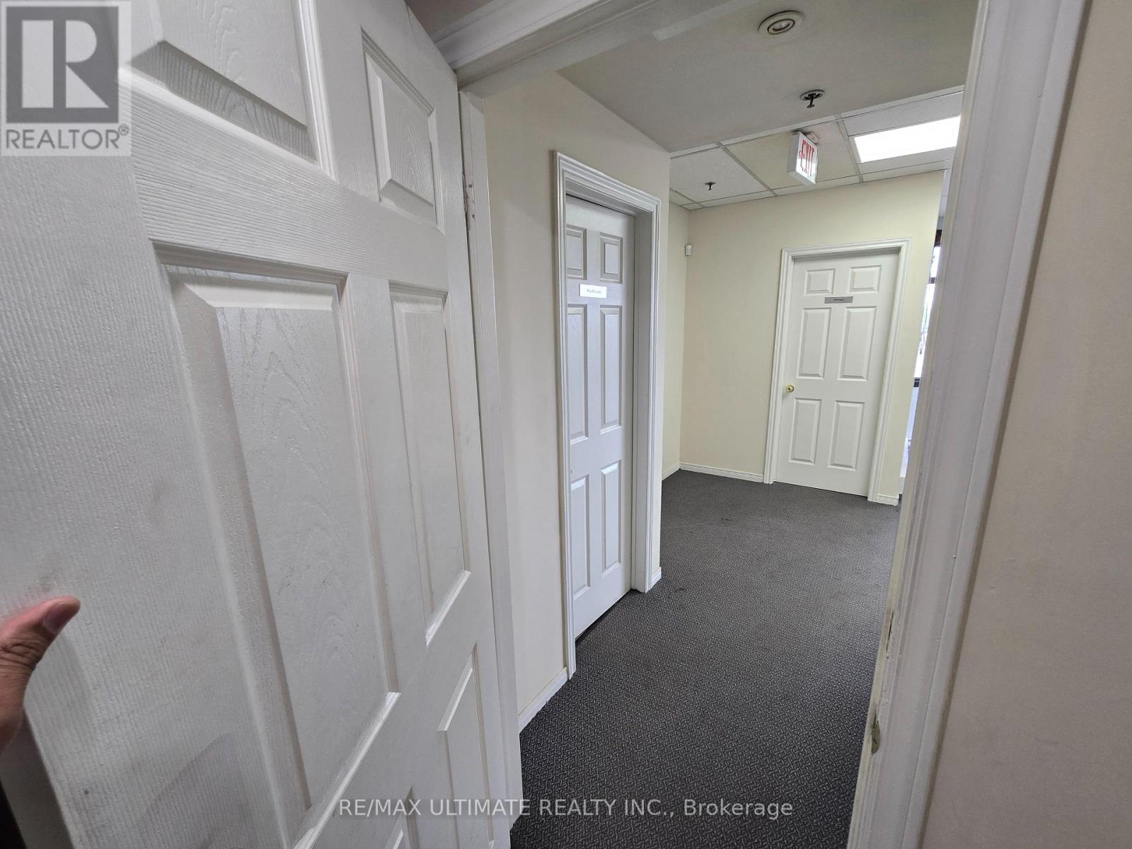 A - 386 Deerhurst Drive Property Photo 18