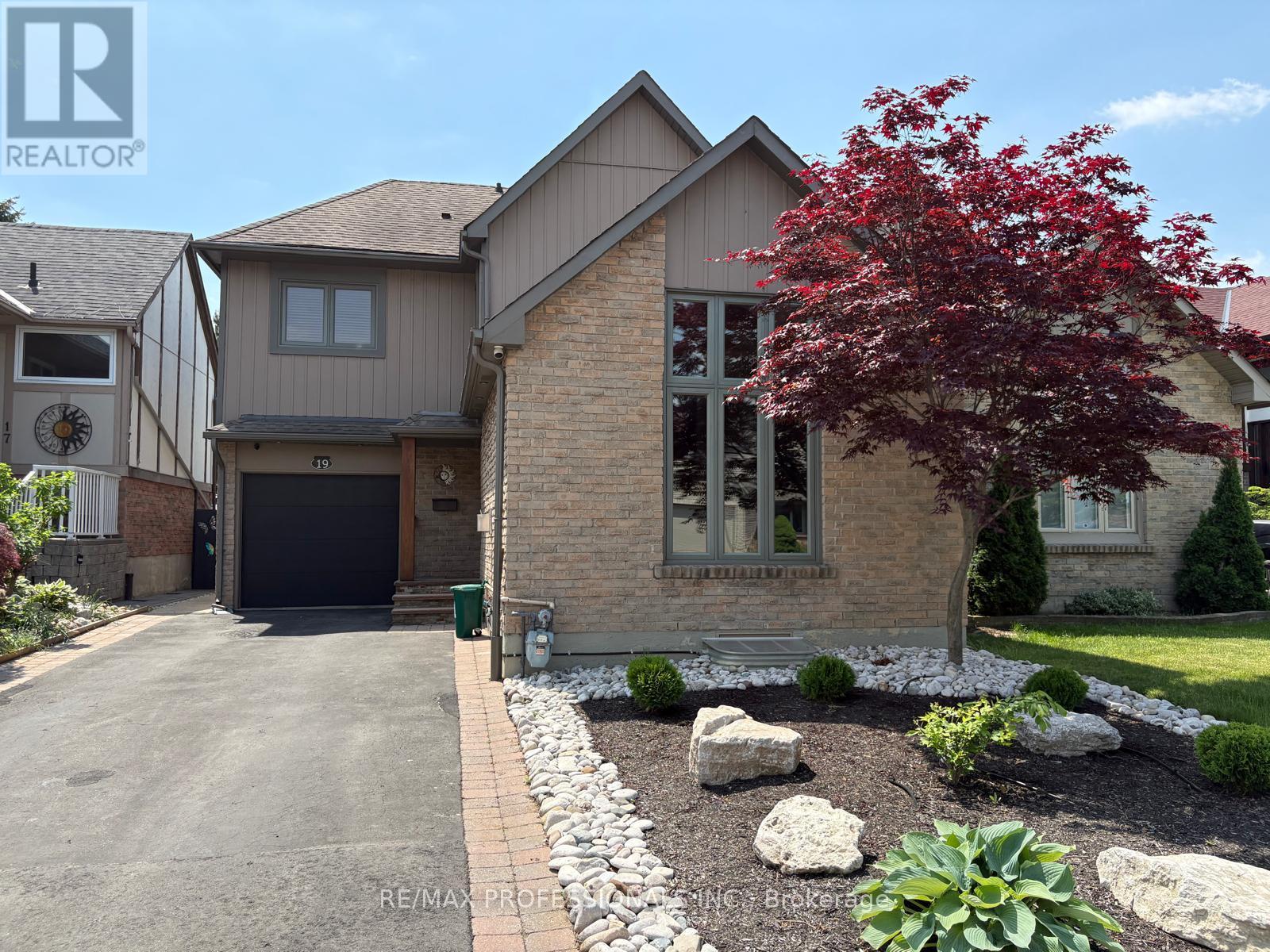 LOWER - 19 ELMBROOK CRESCENT